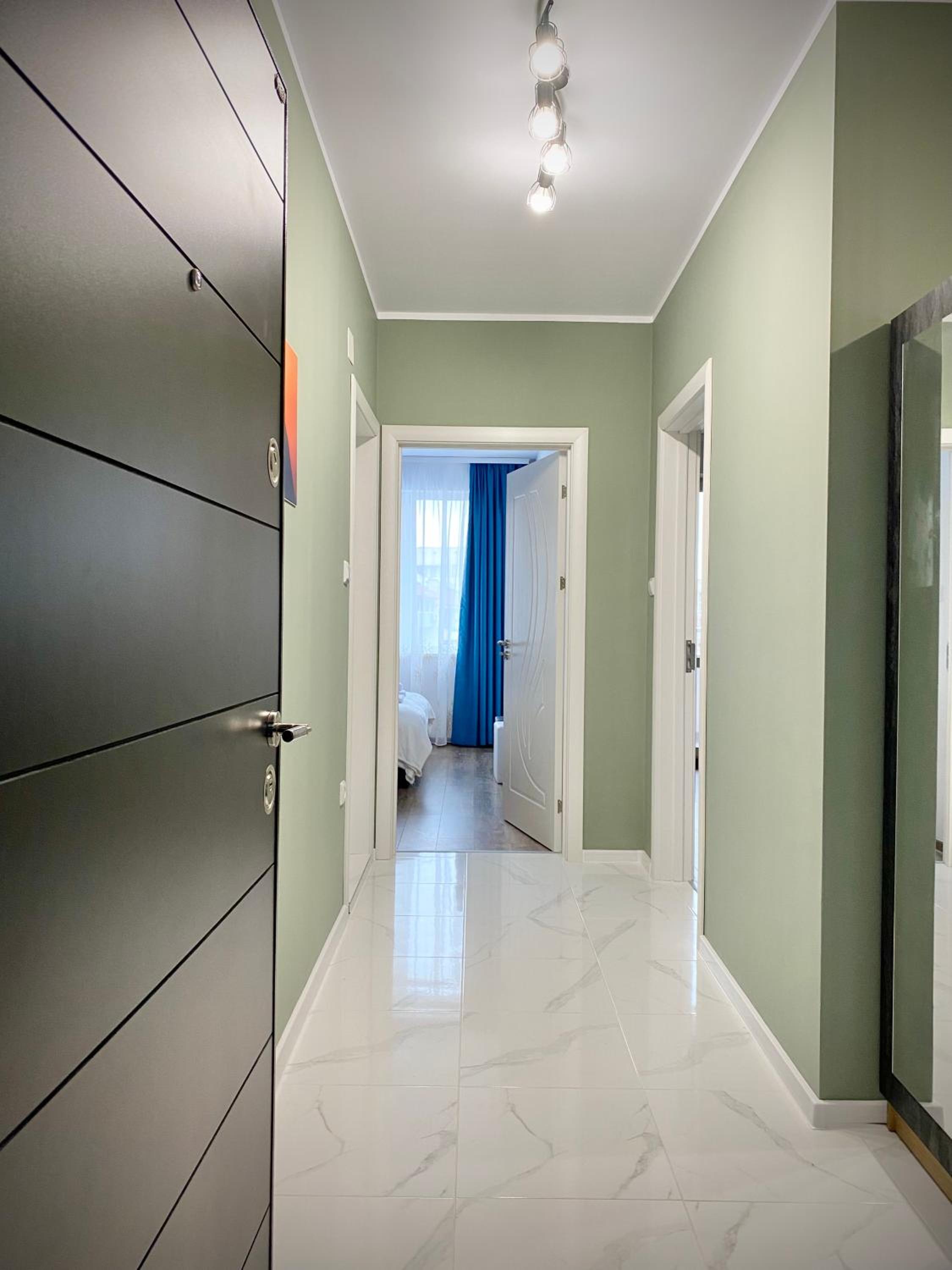 Art Apartment for 4 Guests Free Parking & Wifi