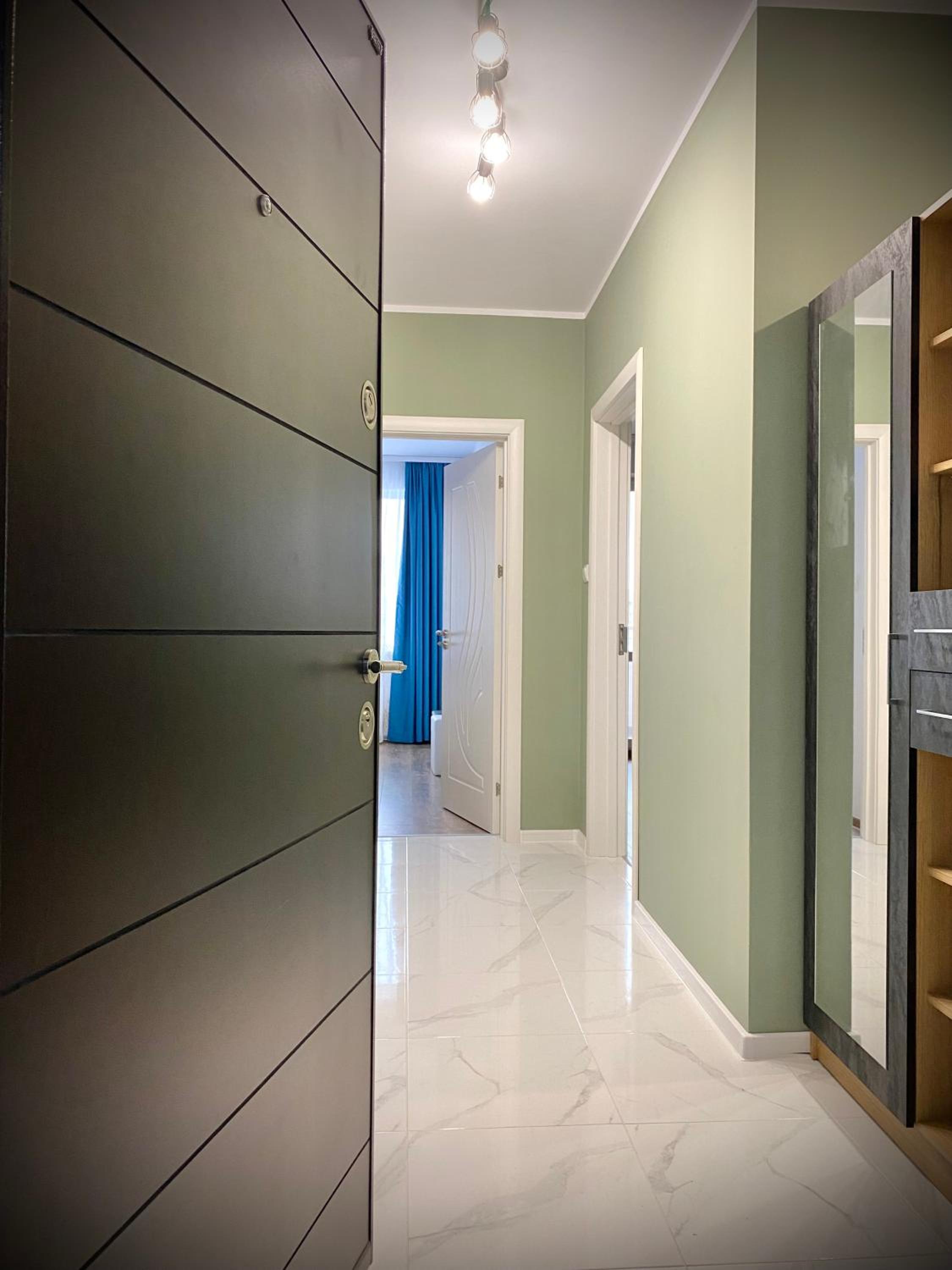 Art Apartment for 4 Guests Free Parking & Wifi