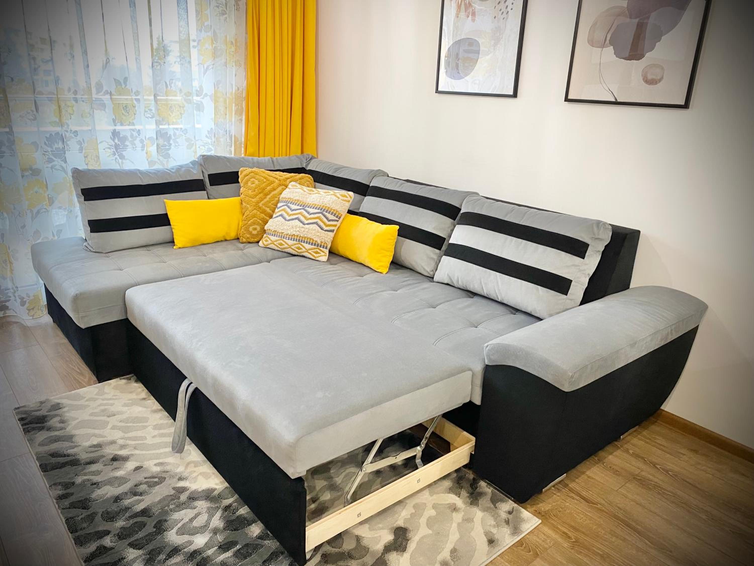 Art Apartment for 4 Guests Free Parking & Wifi