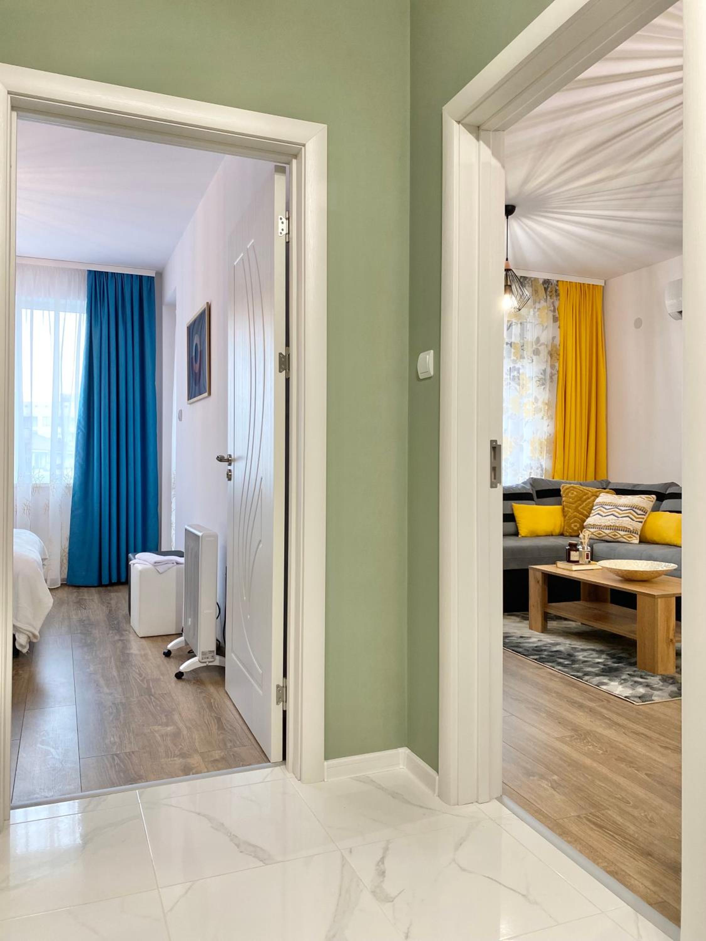 Art Apartment for 4 Guests Free Parking & Wifi