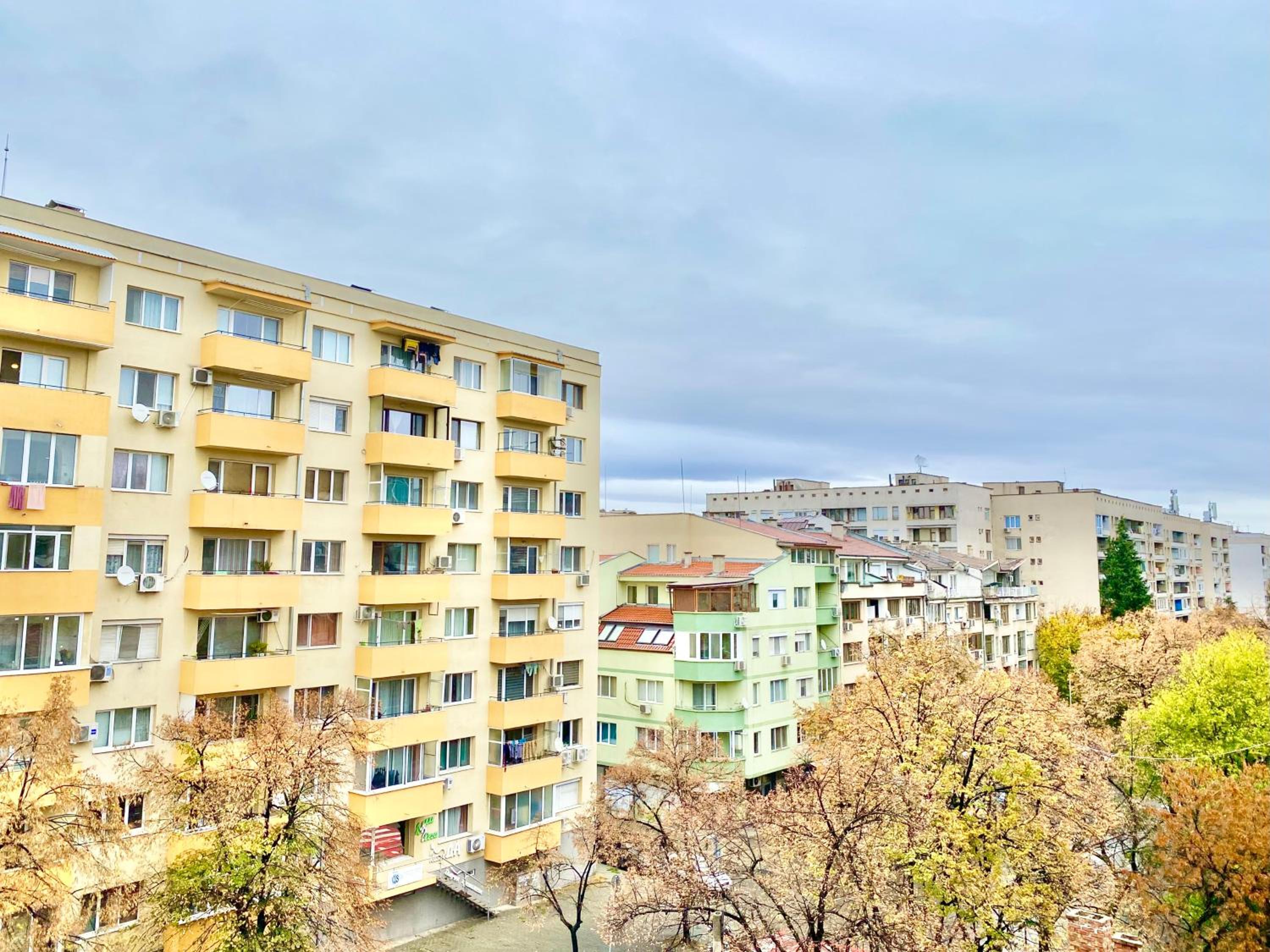 Art Apartment for 4 Guests Free Parking & Wifi