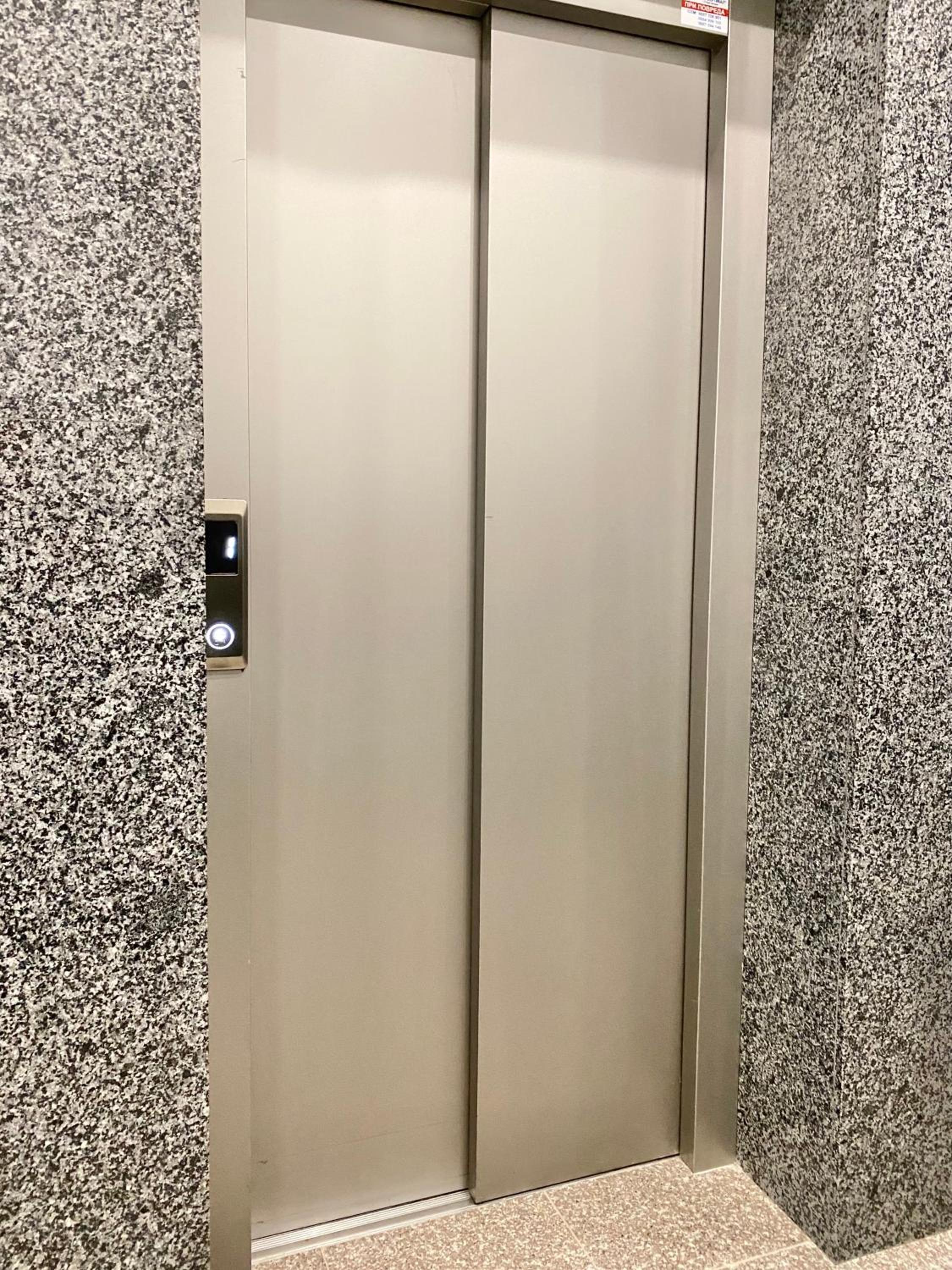 Art Apartment for 4 Guests Free Parking & Wifi