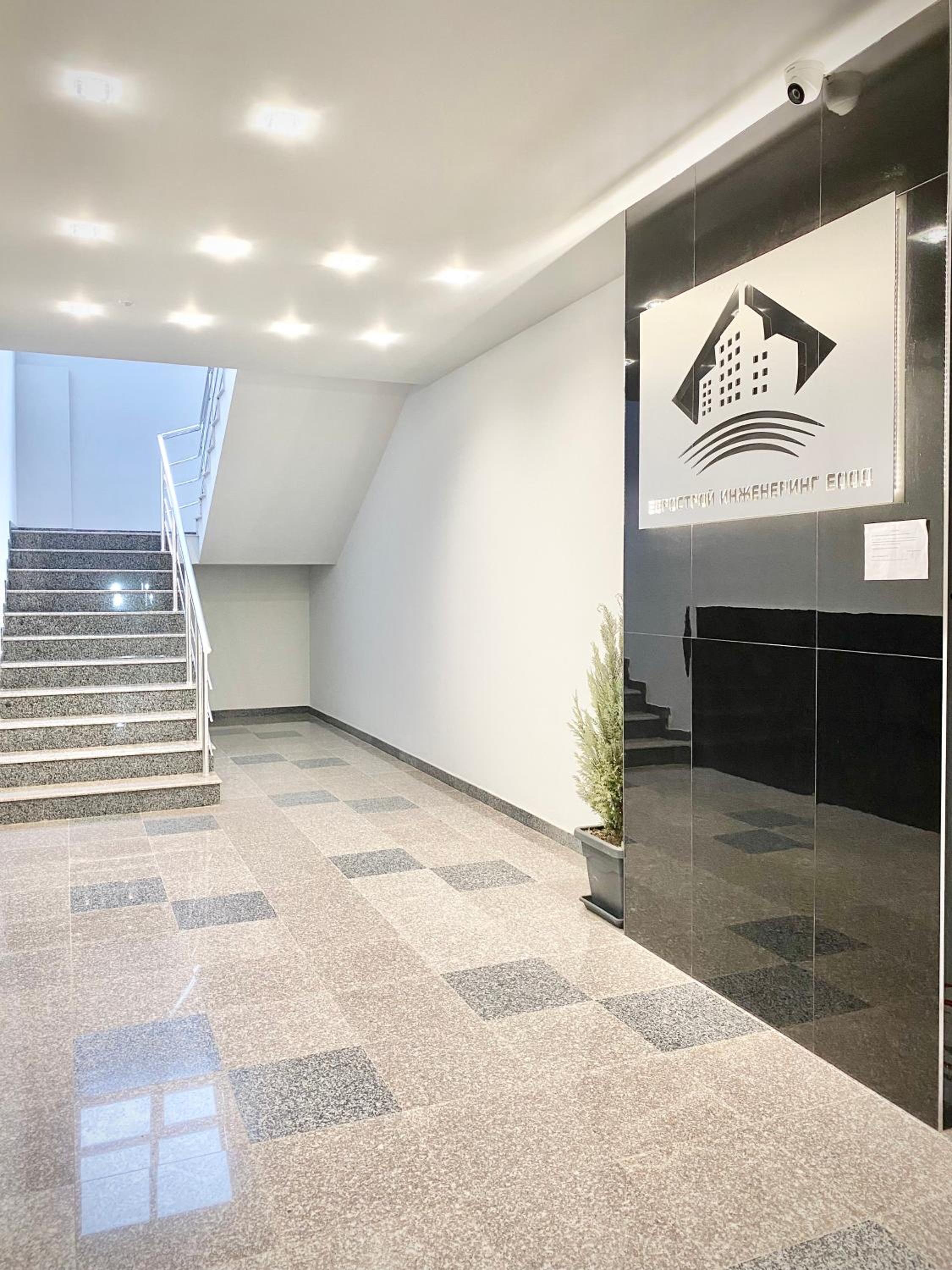 Art Apartment for 4 Guests Free Parking & Wifi