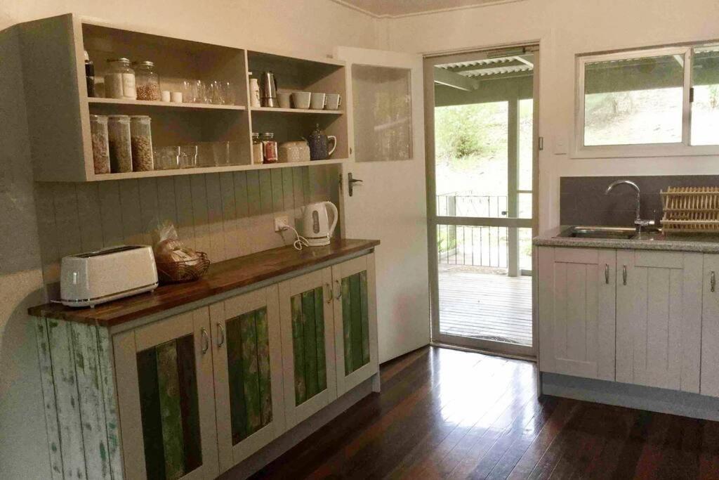 Green Hill Cottage, Heart of Noosa Hinterland