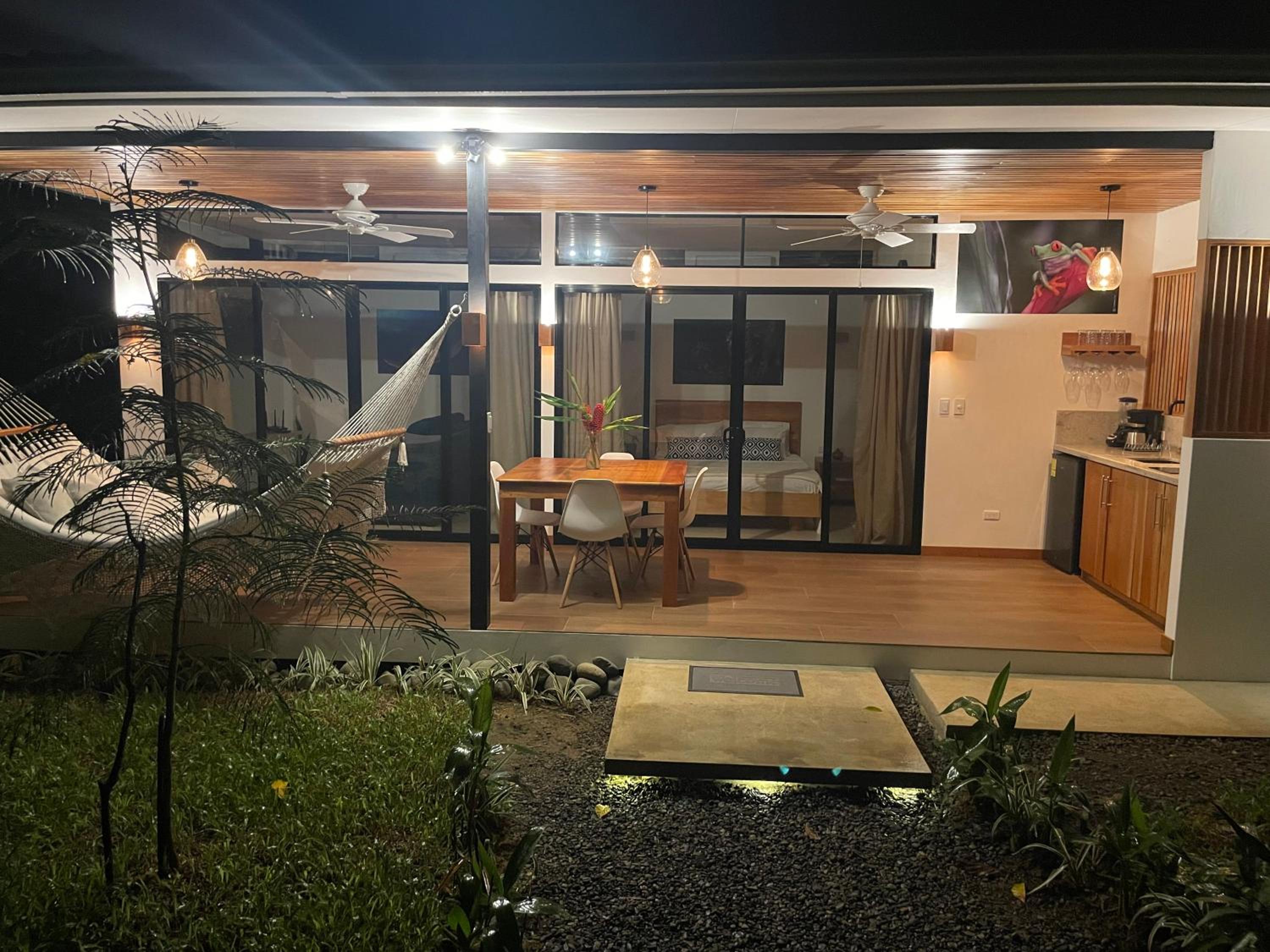 Caribbean Irie - charming, luxurious bungalow in nature with AC & fiber optic wifi