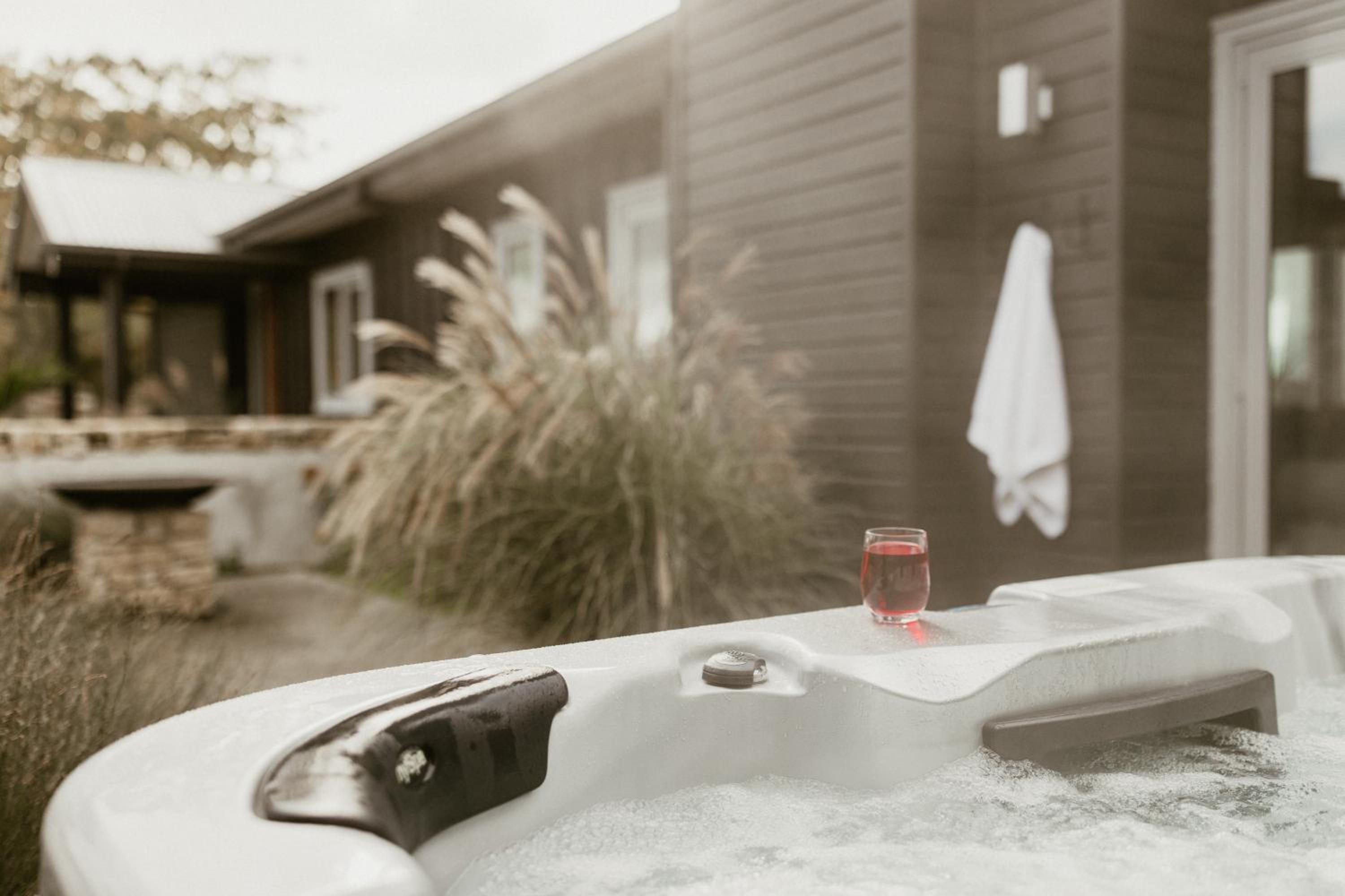 Tuki Views House with pool and spa view 5