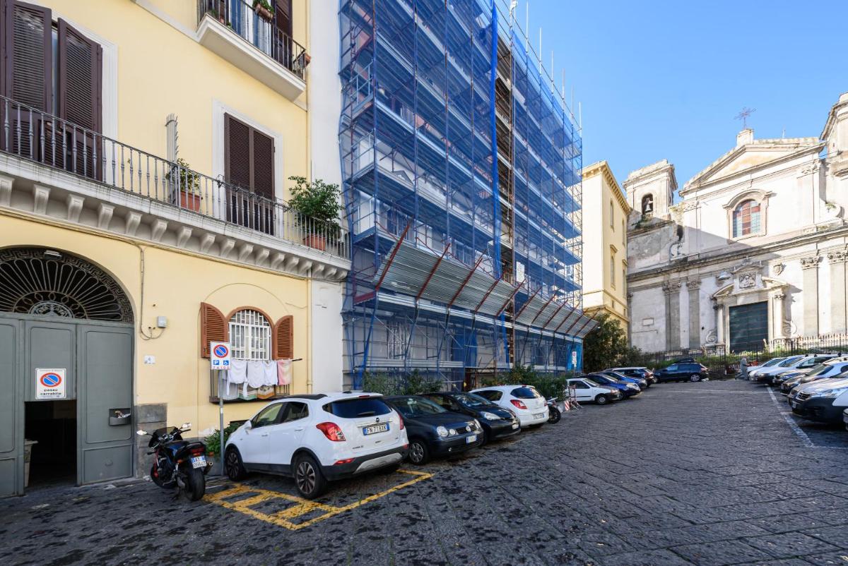 Piazza Gesù e Maria 4