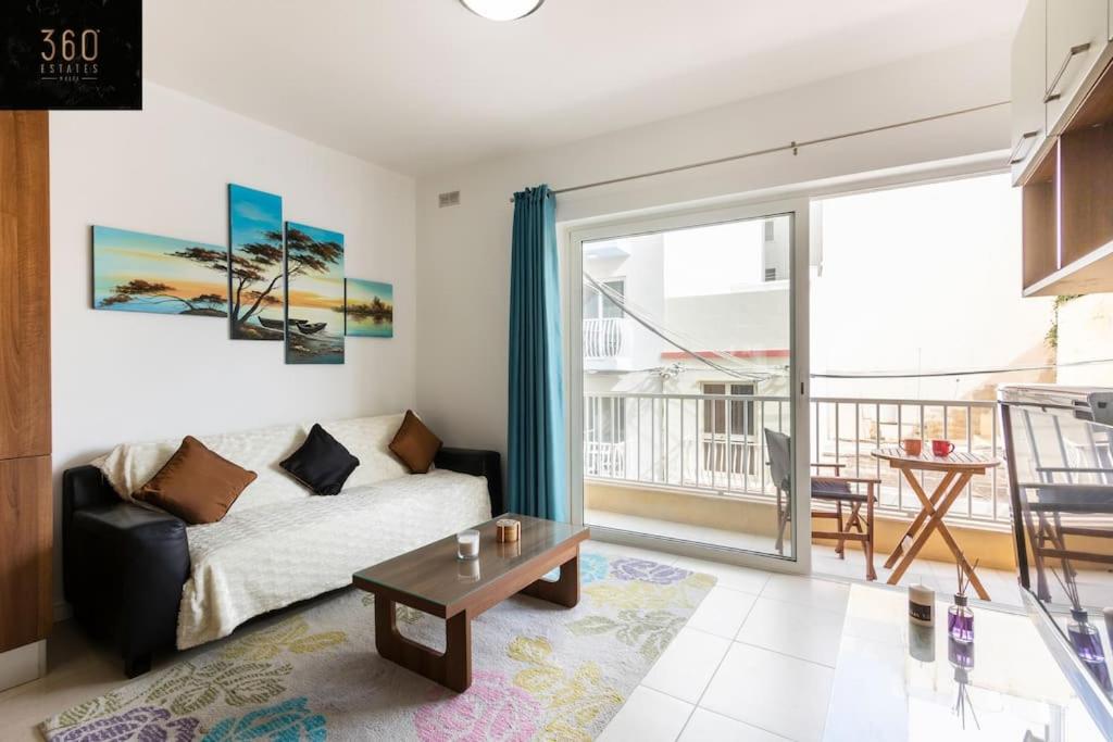 Beautiful, TOP NOTCH 1 BR APT just off the coast by 360 Estates photo 3