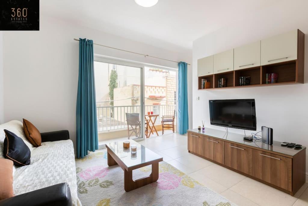 Beautiful, TOP NOTCH 1 BR APT just off the coast by 360 Estates photo 4