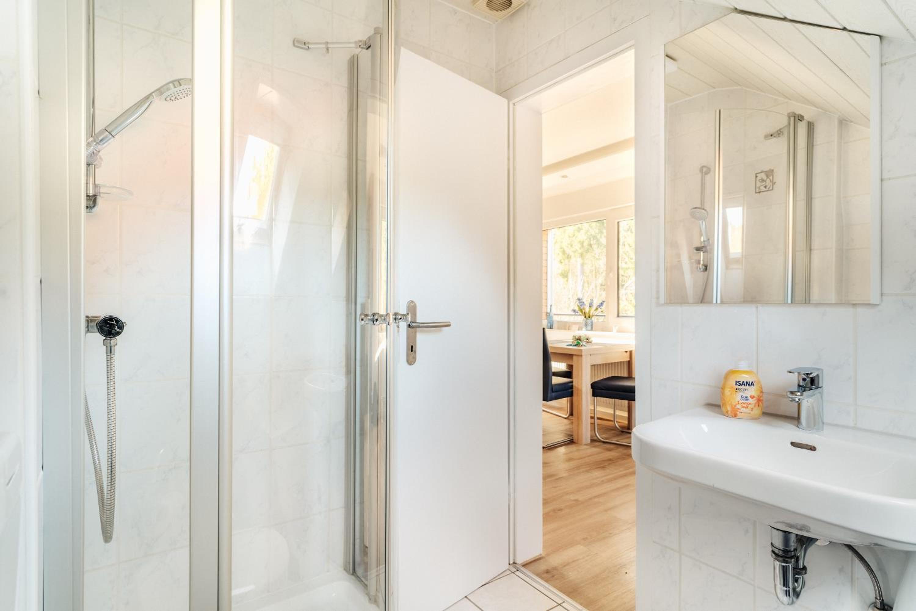 Ferienwohnung Lärche en Braunlage — bathroom