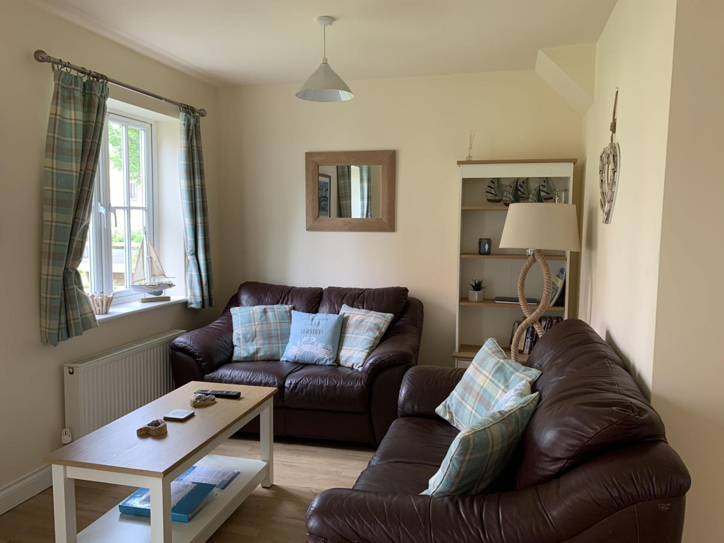 Seaside Cottage, The Bay, 2 bedrooms, patio, parking nearby, 2 dogs welcome view 4