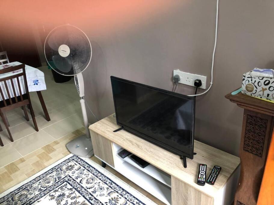 Whole house - 2 bedrooms for family with kids and Free Wifi