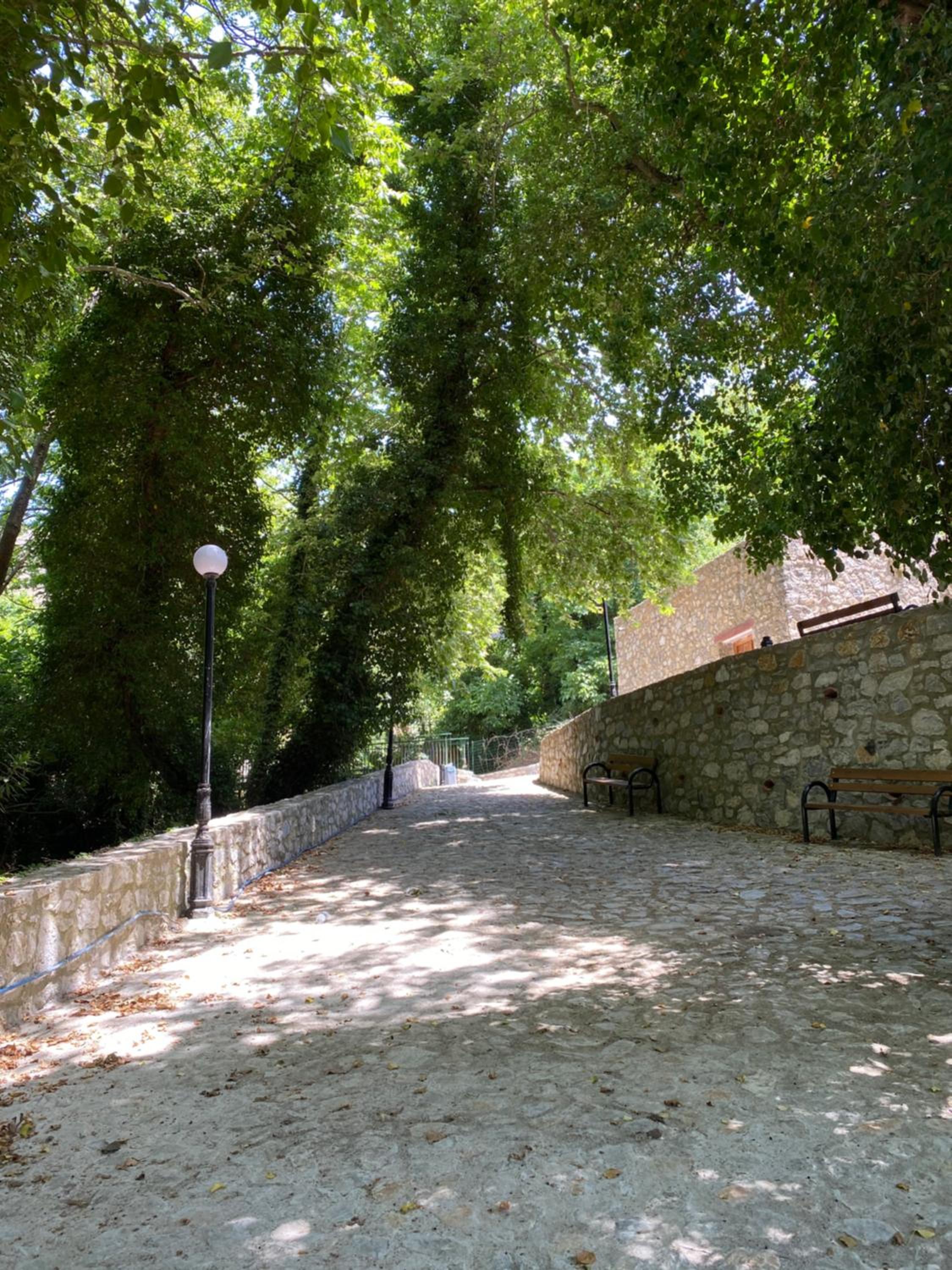 Costas Inn