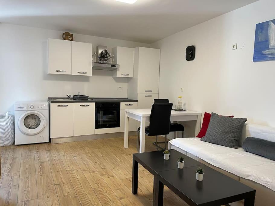 Villa Apricot - Schönes Apartment mit kühlem Garagenplatz view 5