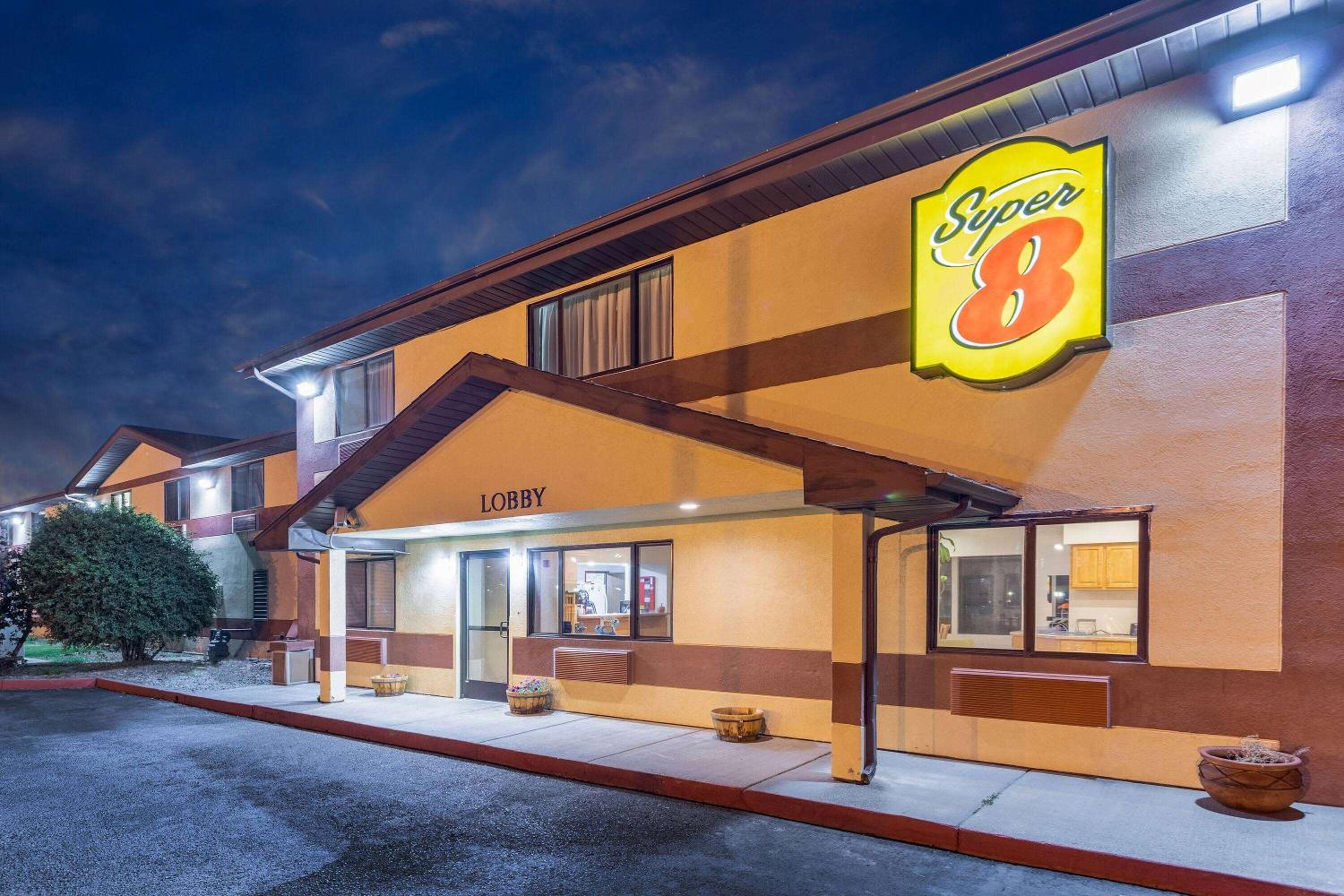 Super 8 by Wyndham Pendleton view 3