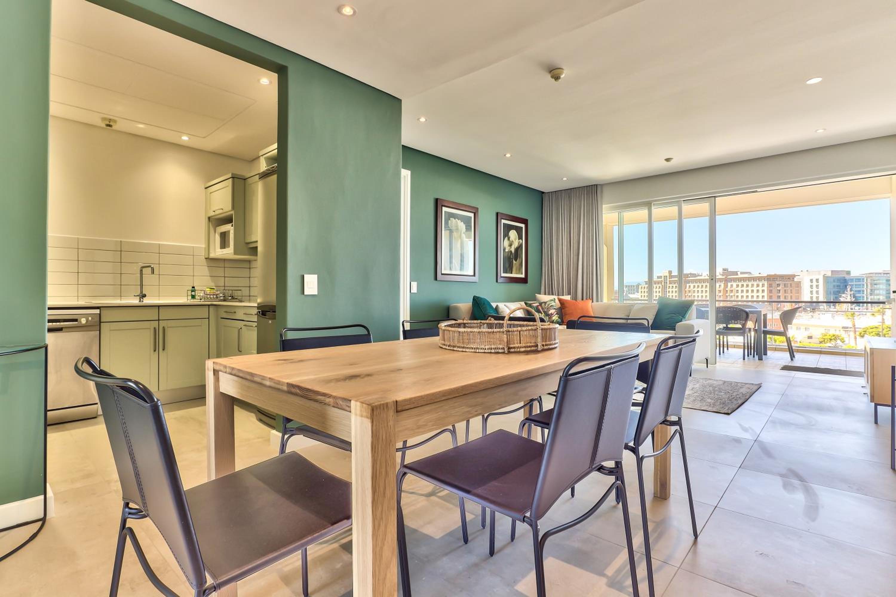 Luxury three Bedroom Apartment - fully furnished and equipped view 2