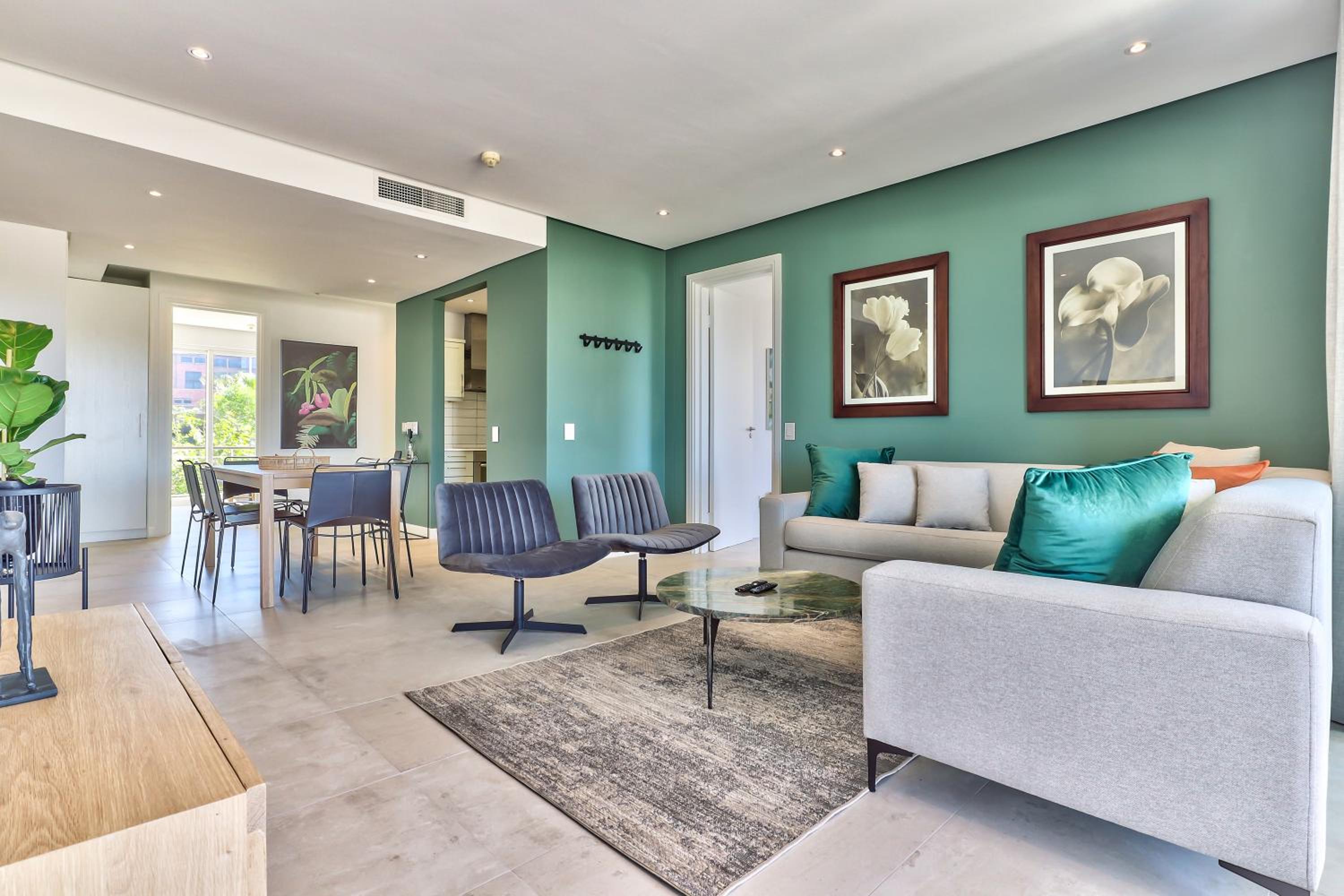 Luxury three Bedroom Apartment - fully furnished and equipped view 3