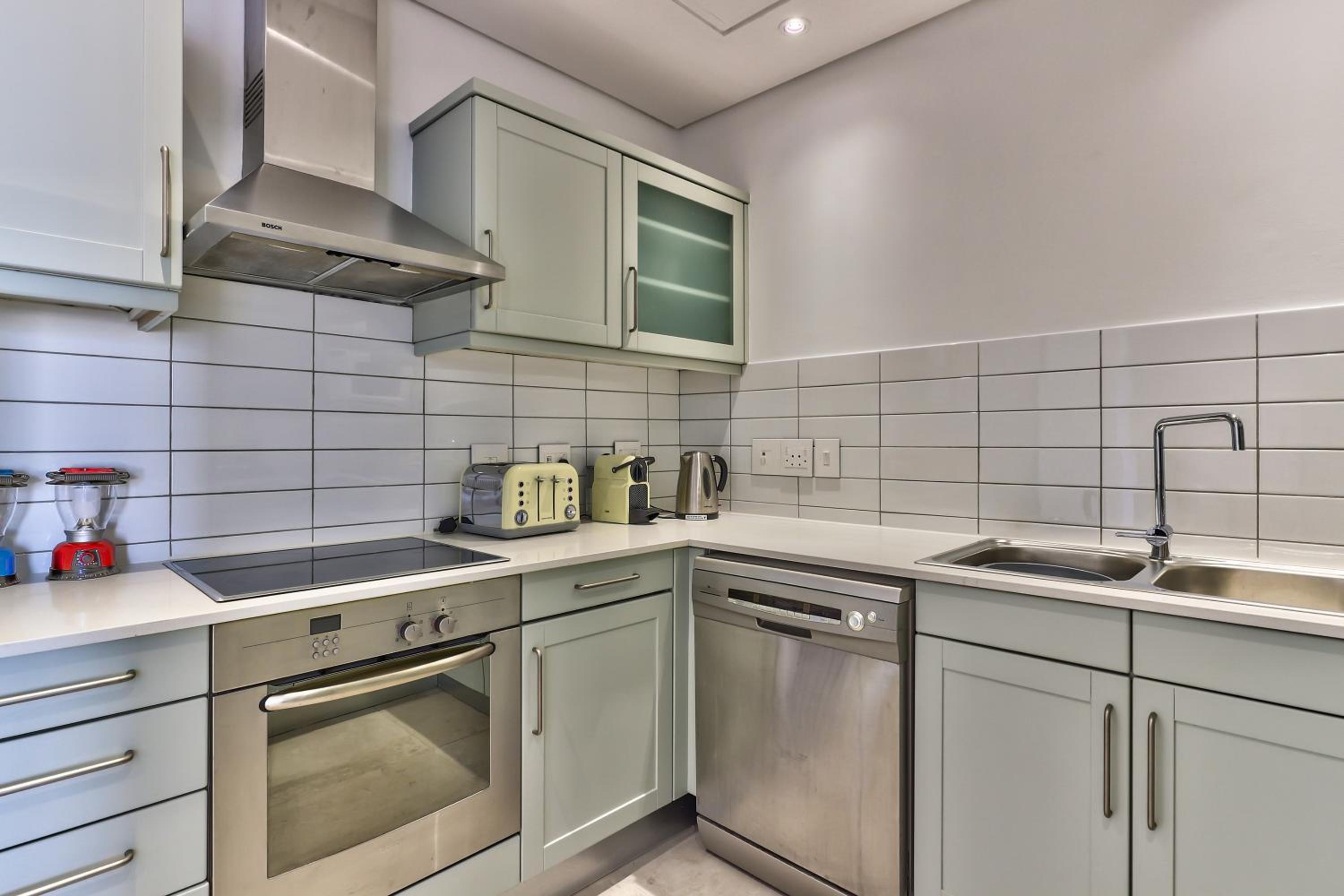 Luxury three Bedroom Apartment - fully furnished and equipped view 4