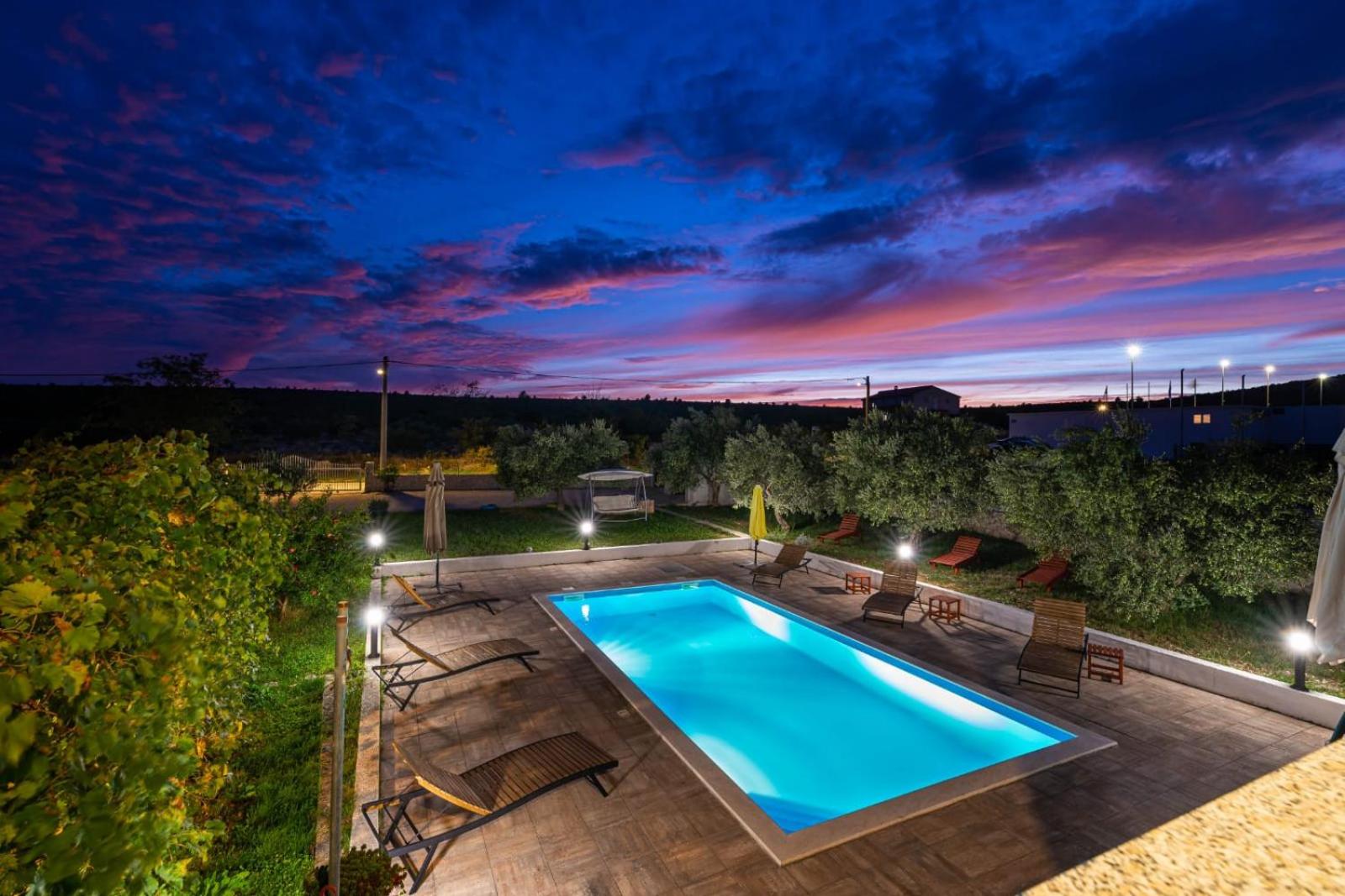 Holiday House Marina with pool view 4