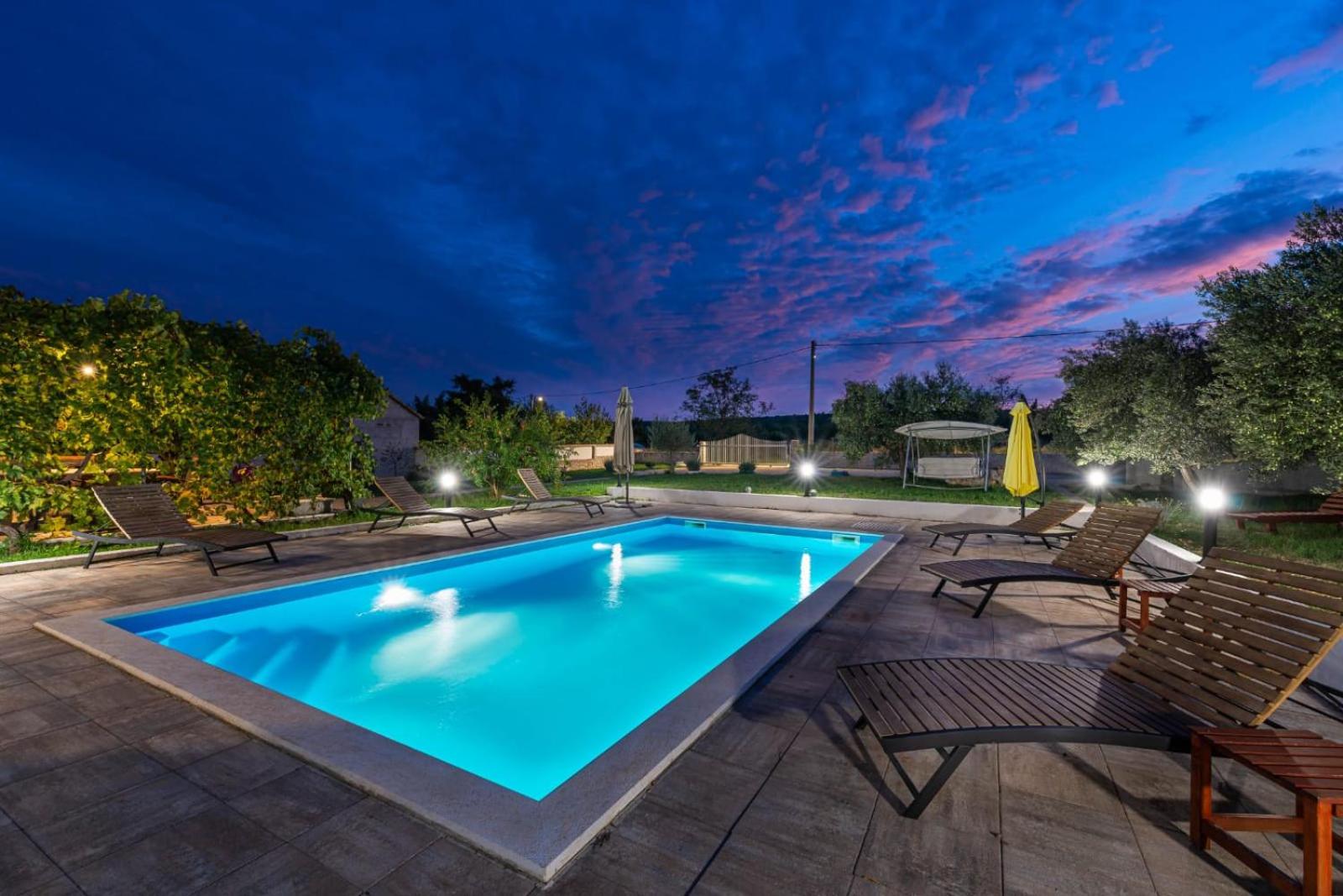 Holiday House Marina with pool view 5