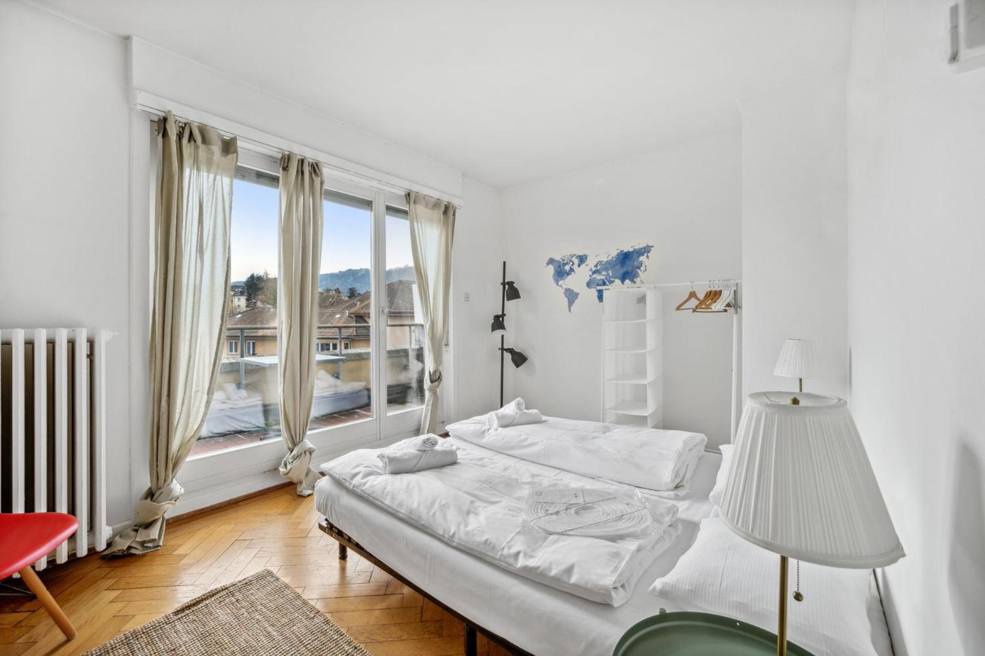 Central Apartment for City Explorers 222 view 5