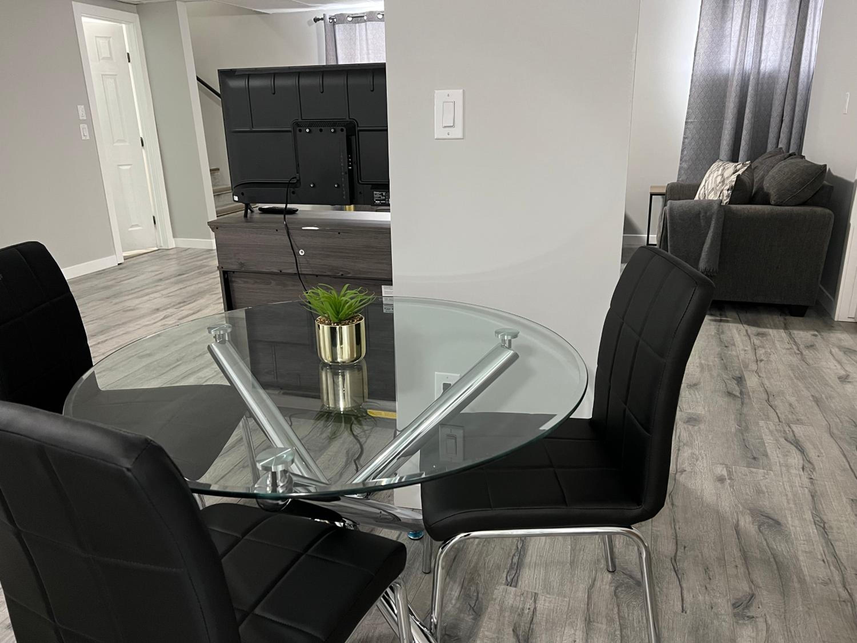 Cozy Modern and Lavish 1 Bedroom Basement Suite