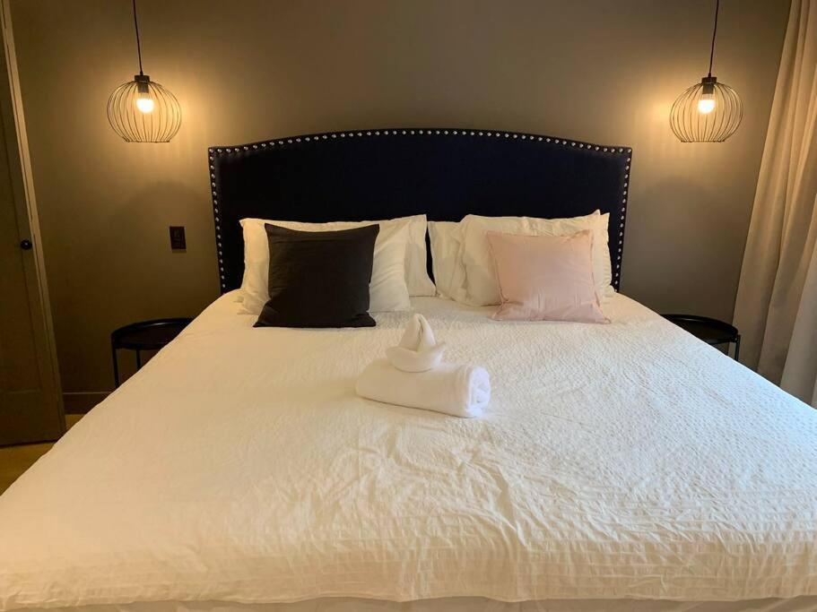 Studio with king bed, sofa bed and terrace Mont-Tremblant