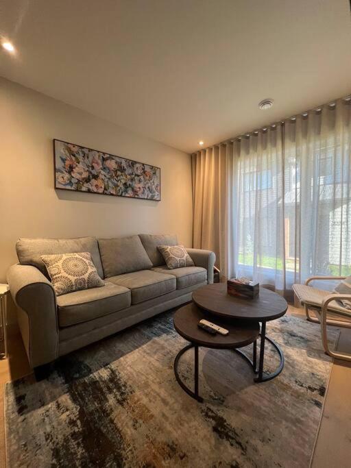 Studio with king bed, sofa bed and terrace Mont-Tremblant