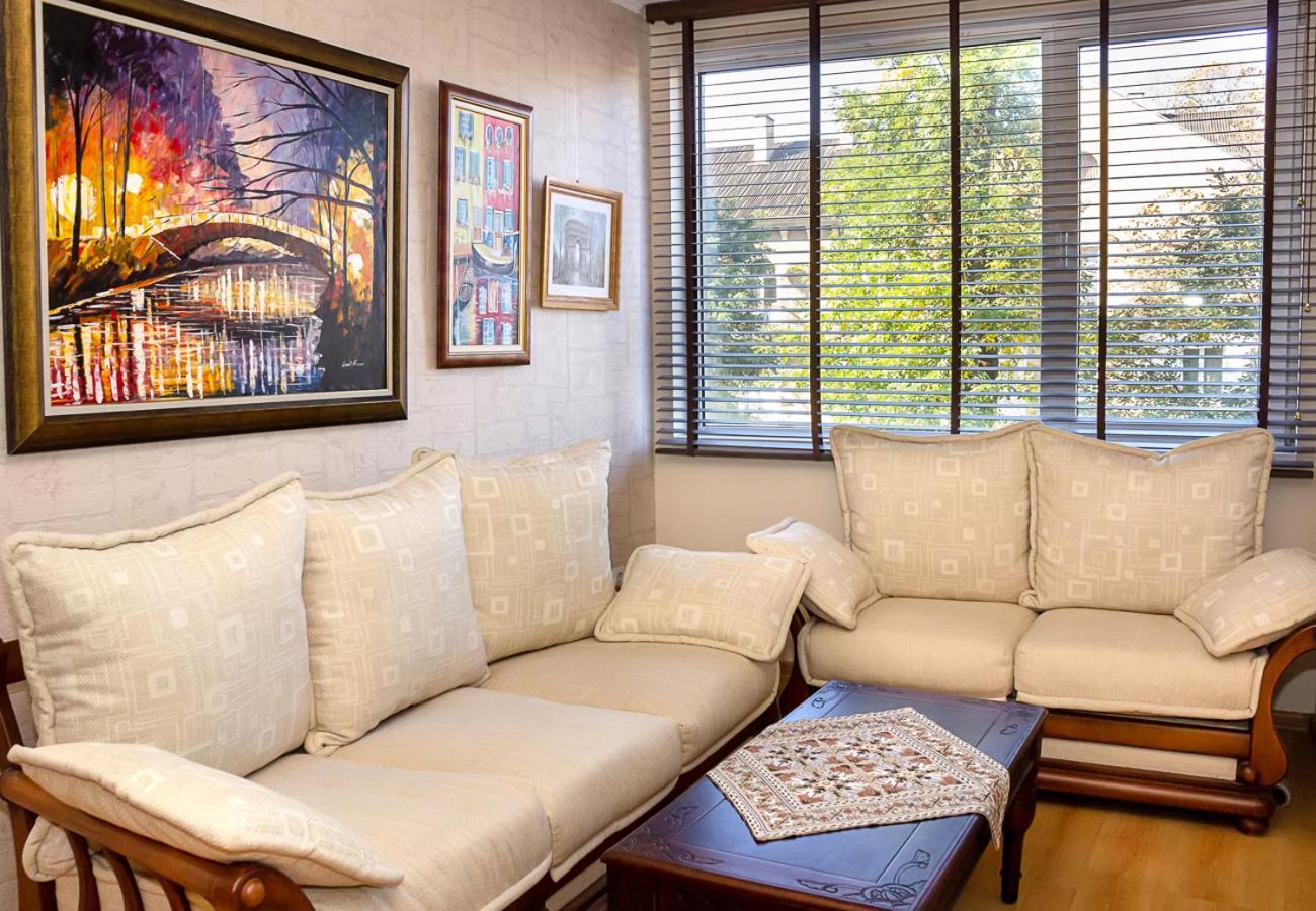 Cozy 1BD Apartment with Free Parking in the Area by Flat Mаnager