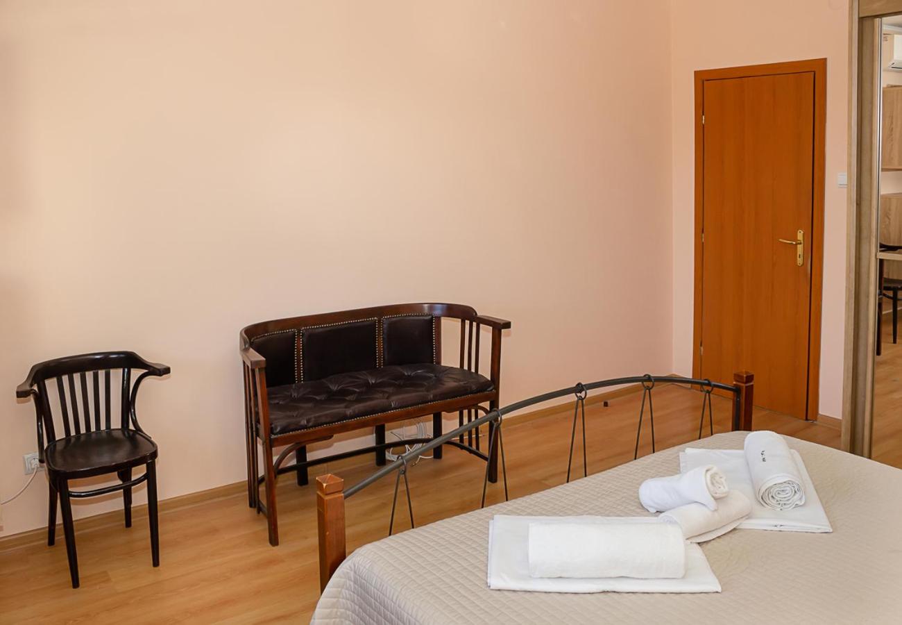 Cozy 1BD Apartment with Free Parking in the Area by Flat Mаnager