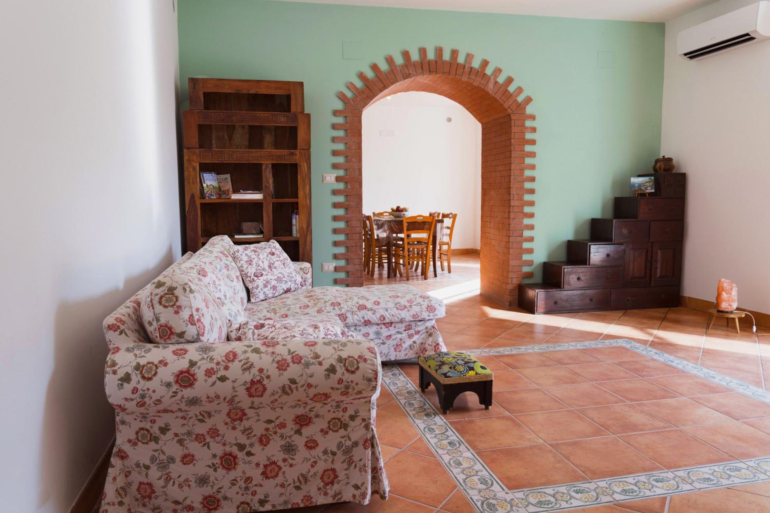 VILLA VICINUS - 120 mq - parking - garden
