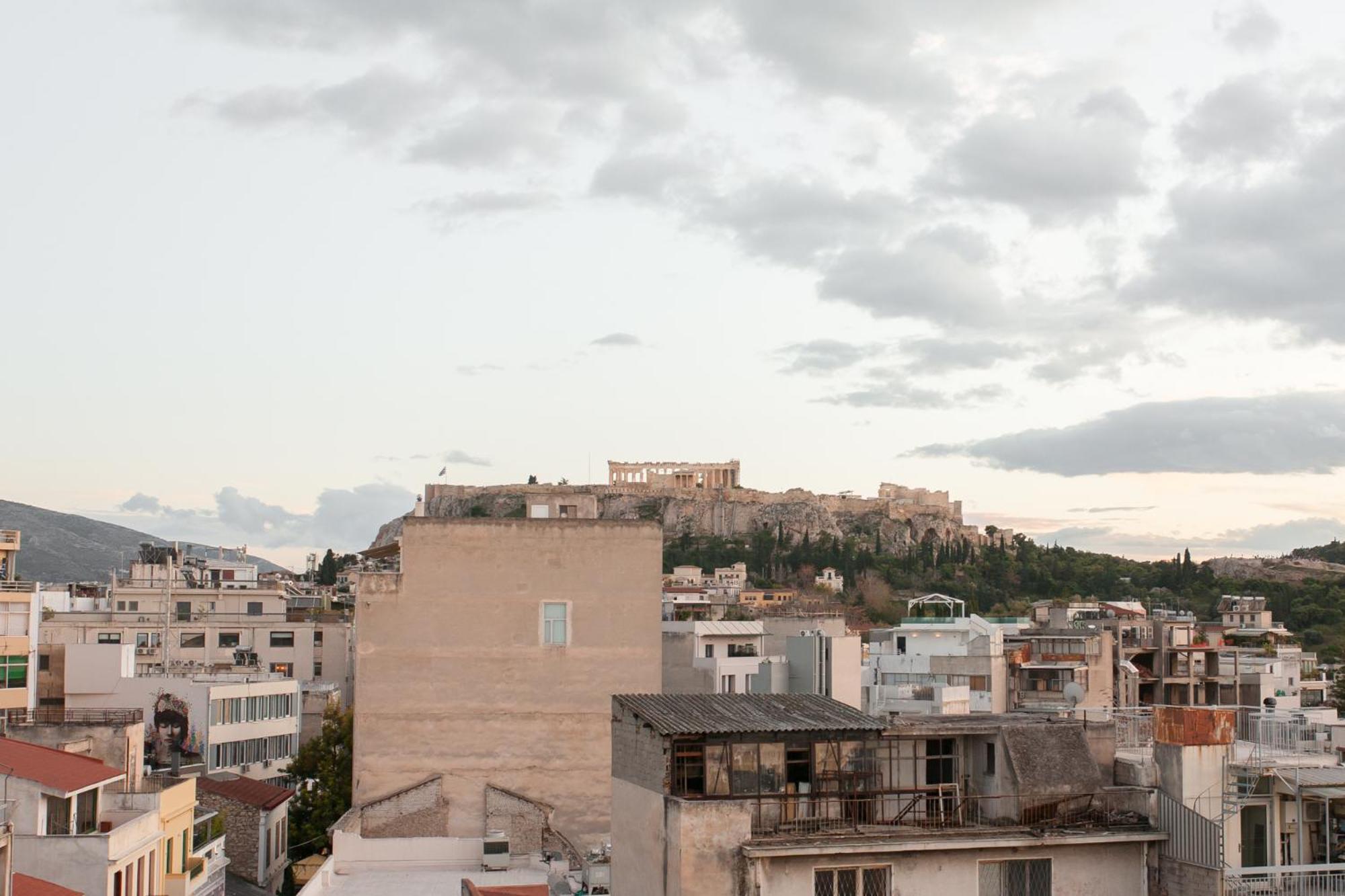 Wake up with Acropolis view!