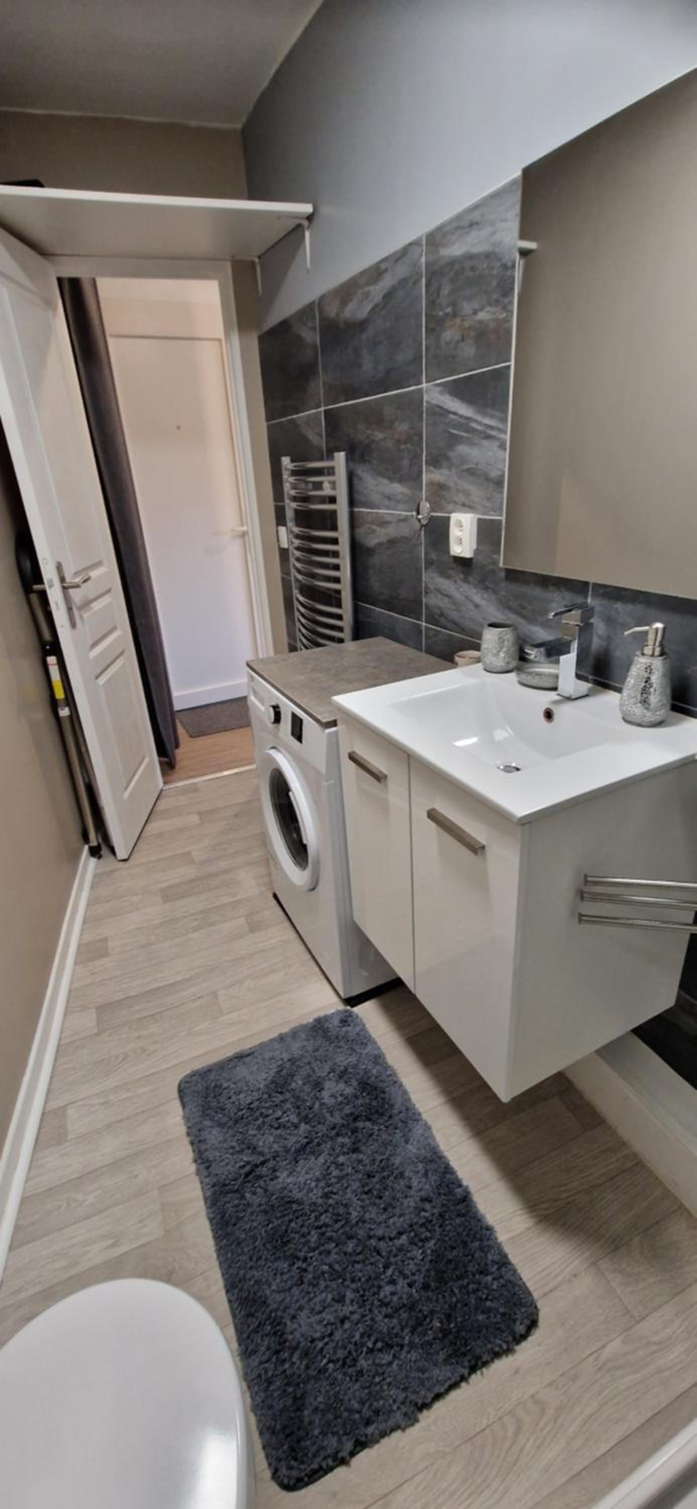 Beau studio très calme, parking privée gratuit, Netflix, Wifi