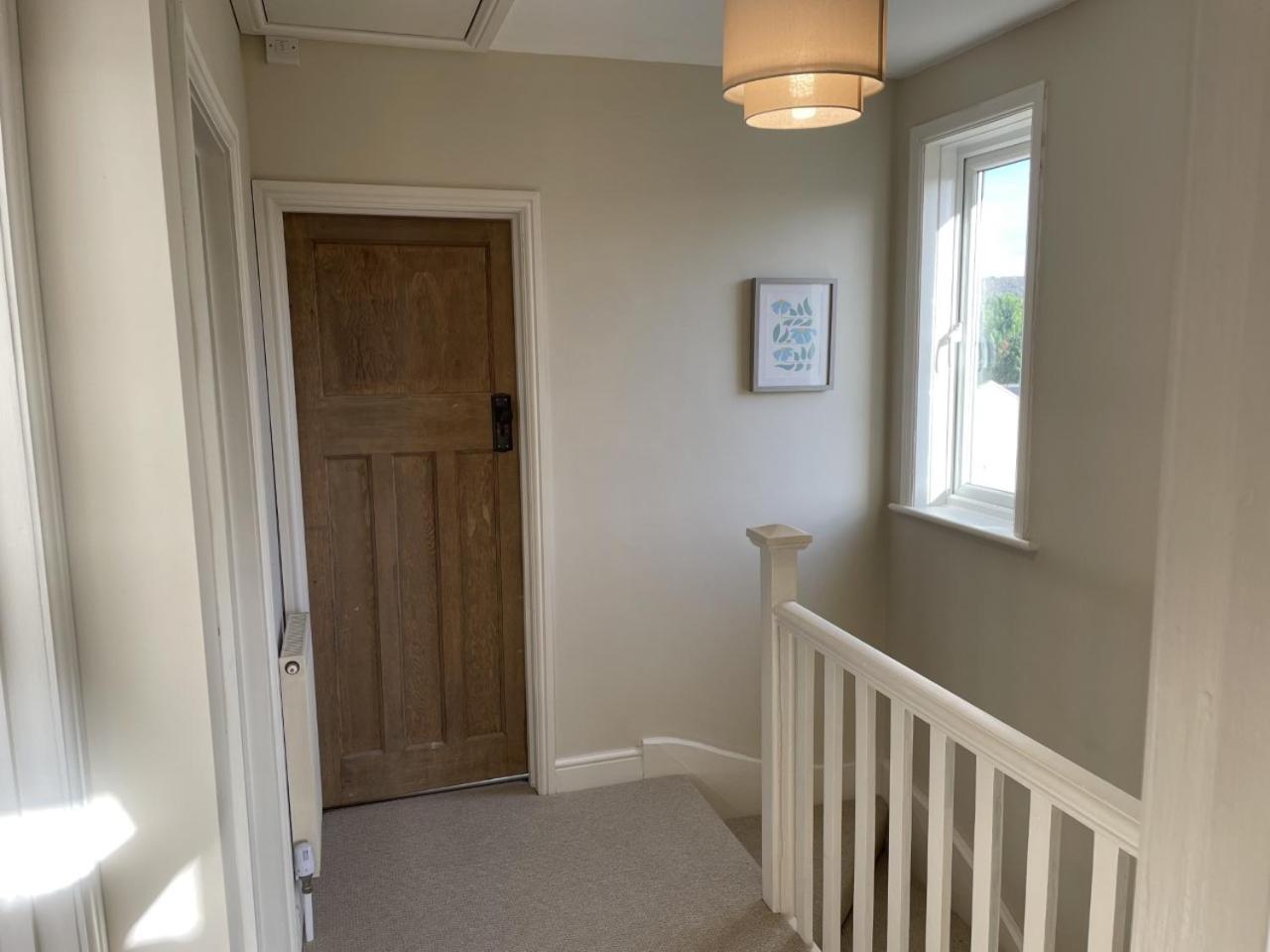No 12 - Stylish & homely 3 bed with parking close to city centre