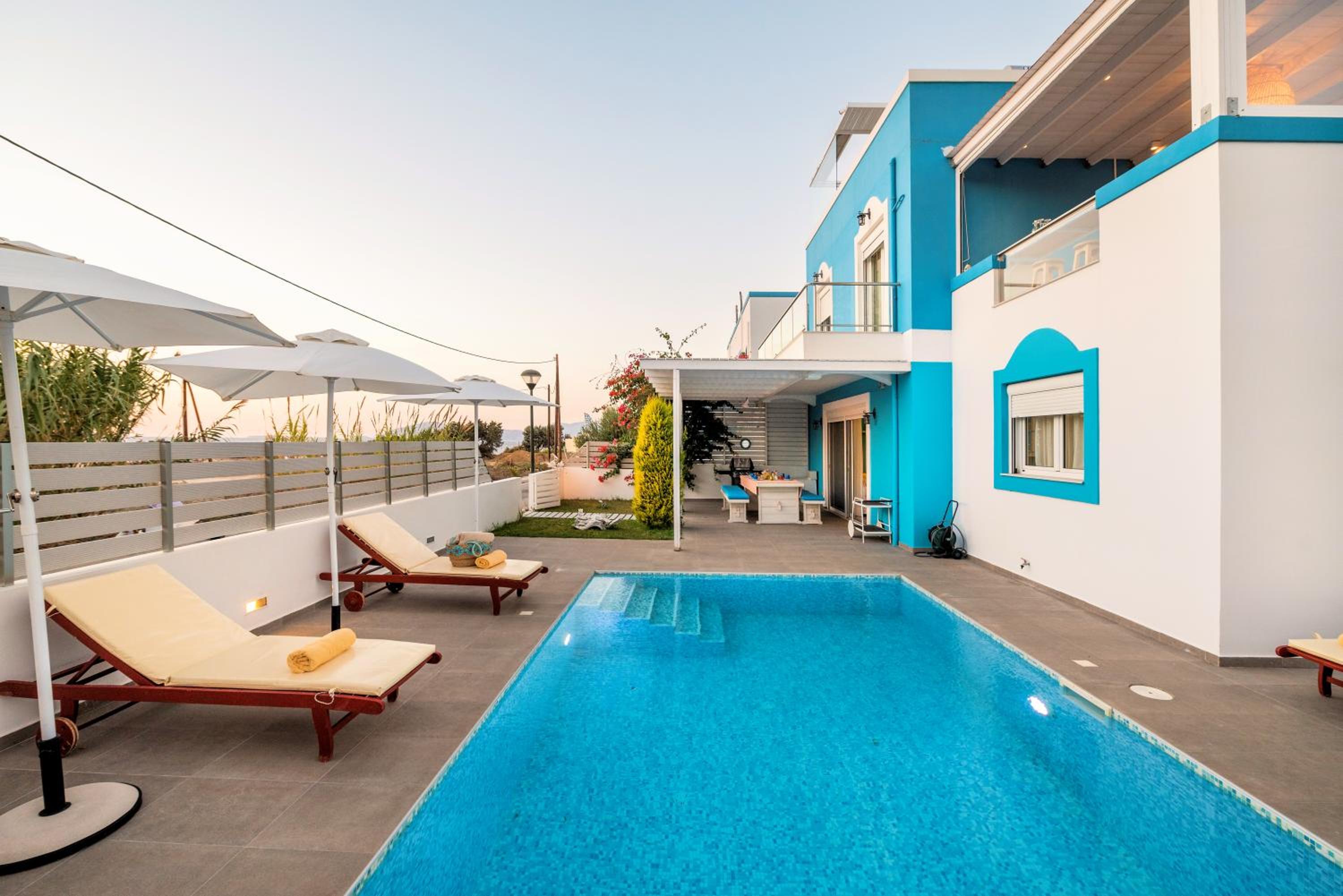 Seabreeze Villa - with Jacuzzi & heated pool view 3