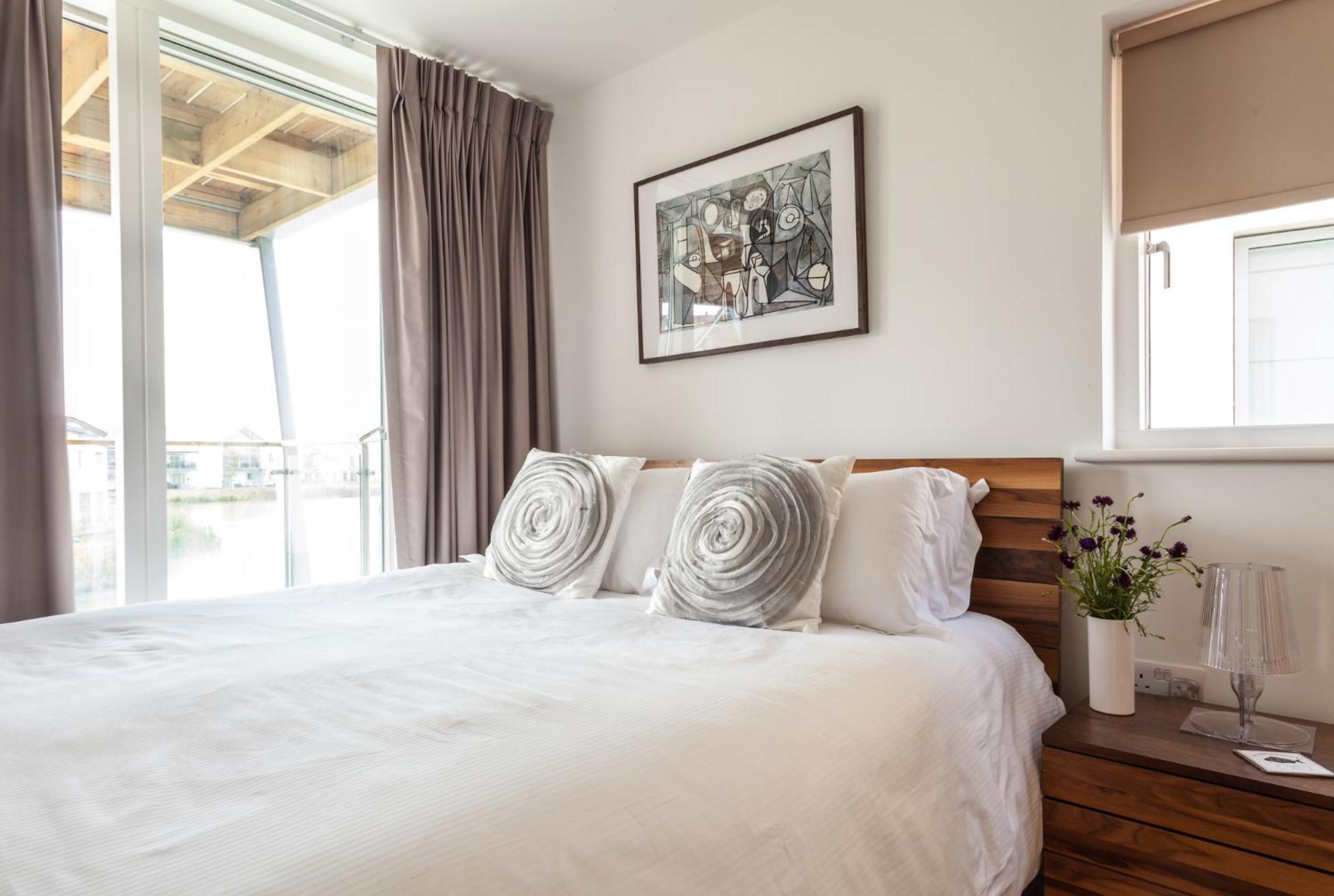 Lakeside property with a Spa on a nature reserve Woodlark HM30 view 5