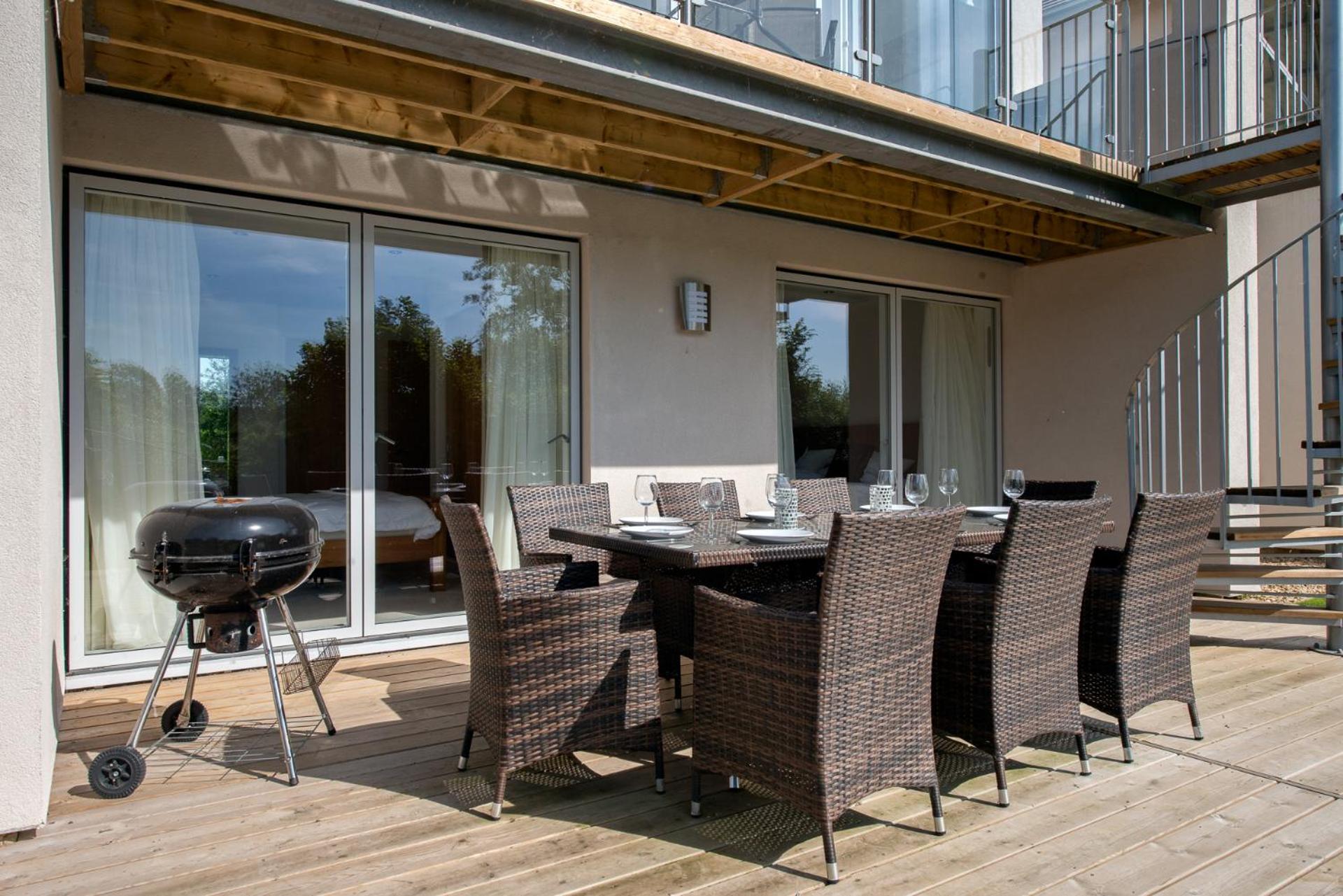 Lakeside property with spa access on a nature reserve Swans Rest HM103 view 2