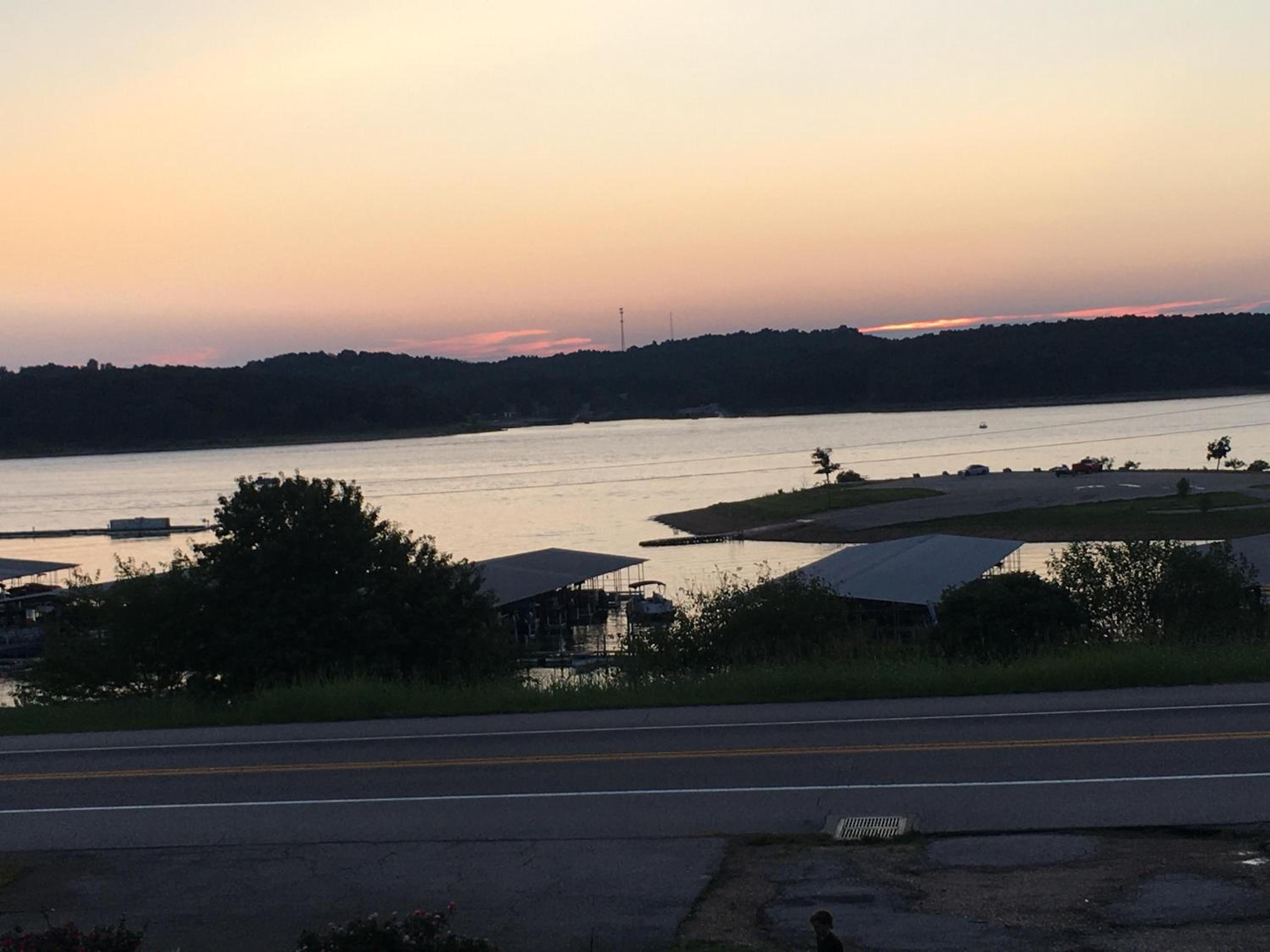 Mountain Home Vacations - Lake Norfork Resort - Property Image 4