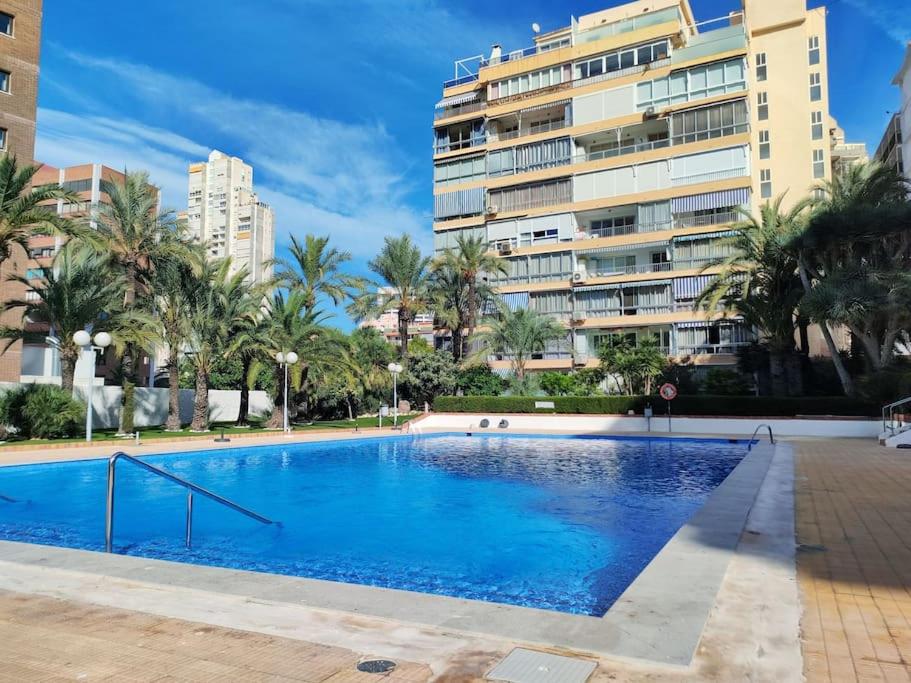 Bermudas apartamento con piscina y garaje en Benidorm