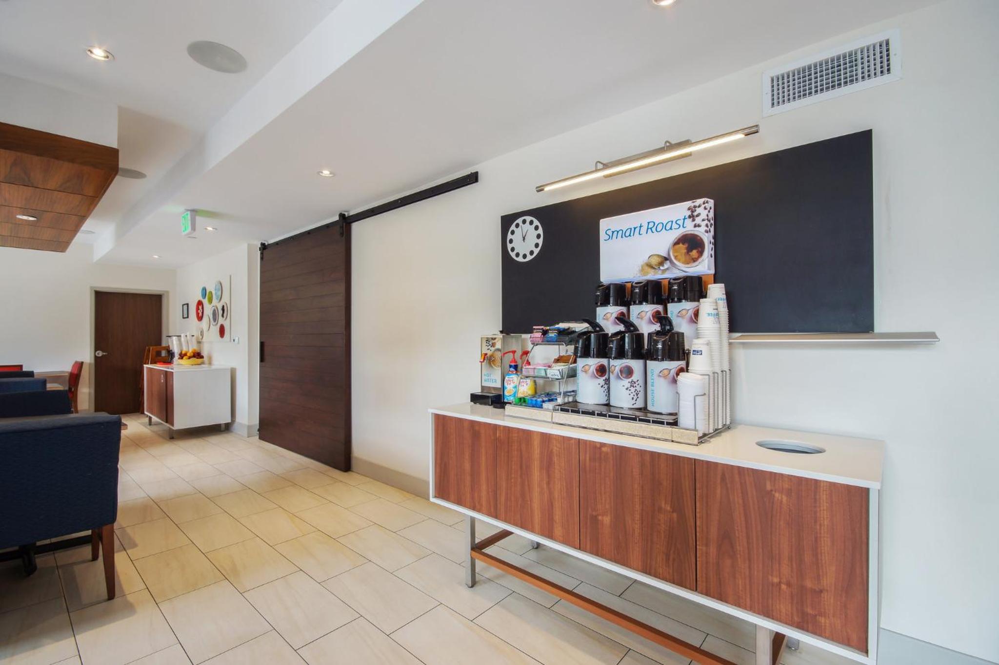 Holiday Inn Express Mira Mesa San Diego, an IHG Hotel - Property Image 7