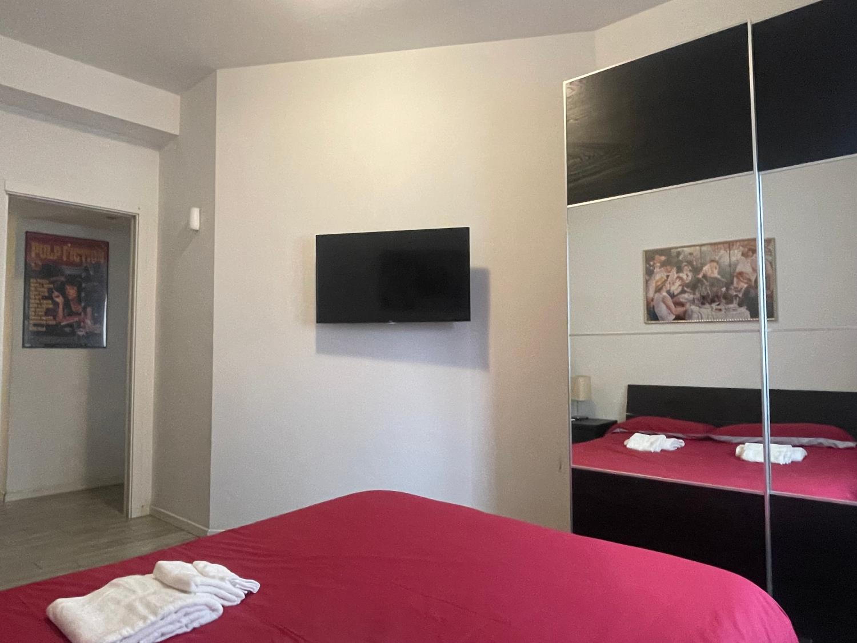 Gardone Apartment - ampio Appartamento con 2 camere da letto - Comodo per Duomo!