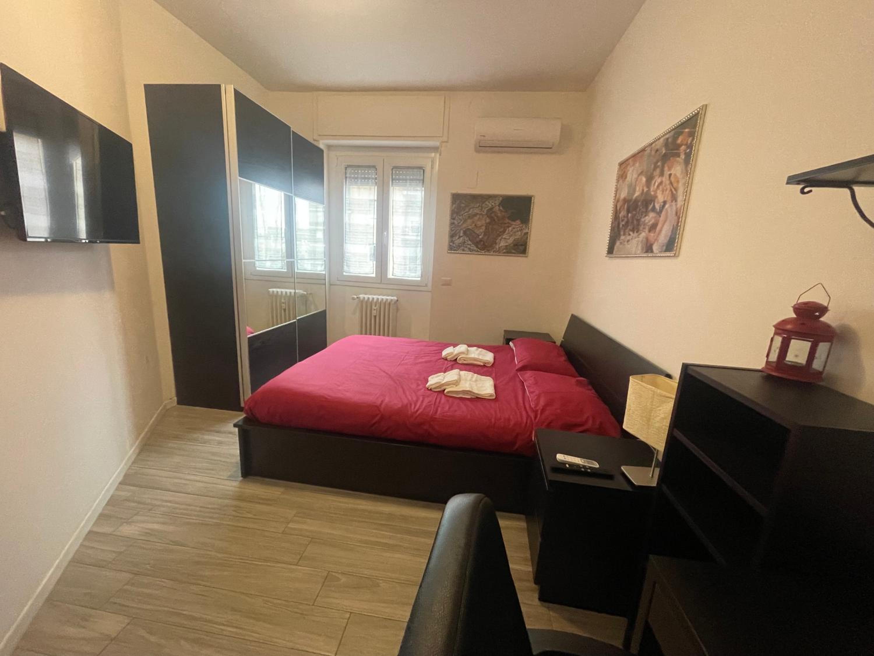 Gardone Apartment - ampio Appartamento con 2 camere da letto - Comodo per Duomo!