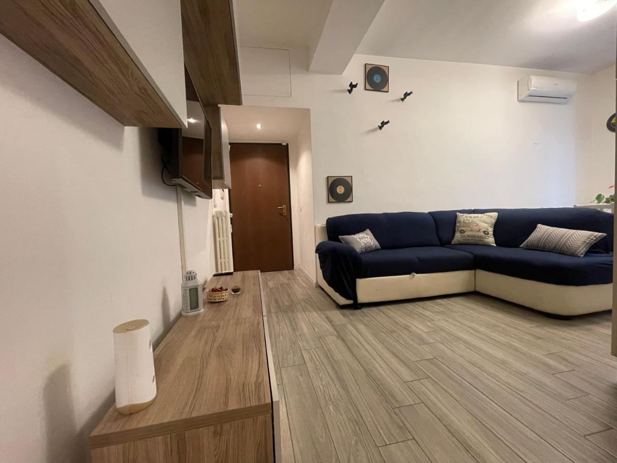 Gardone Apartment - ampio Appartamento con 2 camere da letto - Comodo per Duomo!
