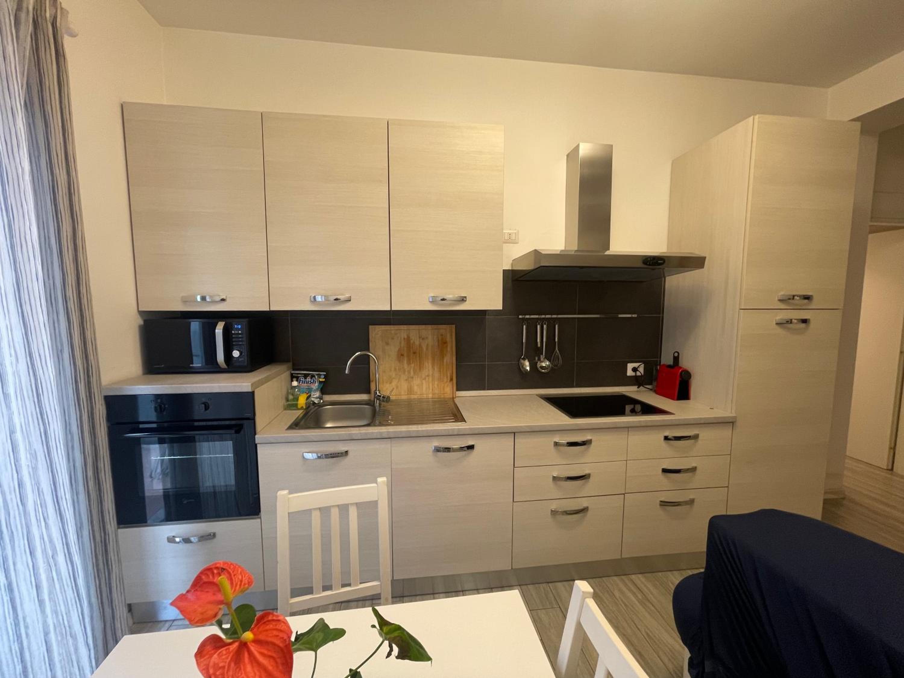 Gardone Apartment - ampio Appartamento con 2 camere da letto - Comodo per Duomo!