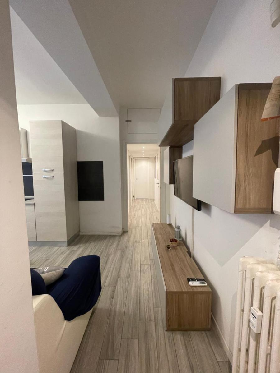 Gardone Apartment - ampio Appartamento con 2 camere da letto - Comodo per Duomo!