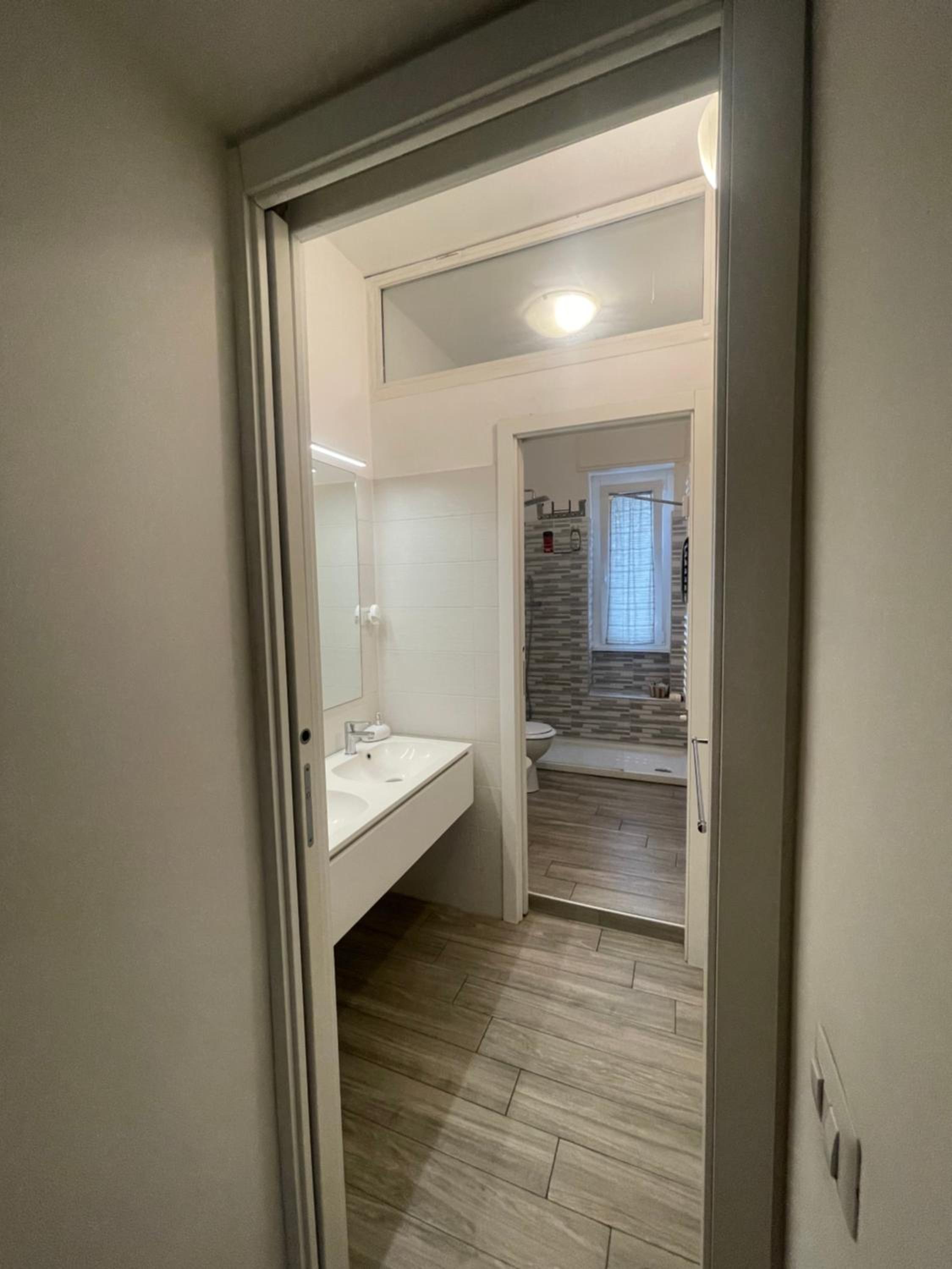 Gardone Apartment - ampio Appartamento con 2 camere da letto - Comodo per Duomo!