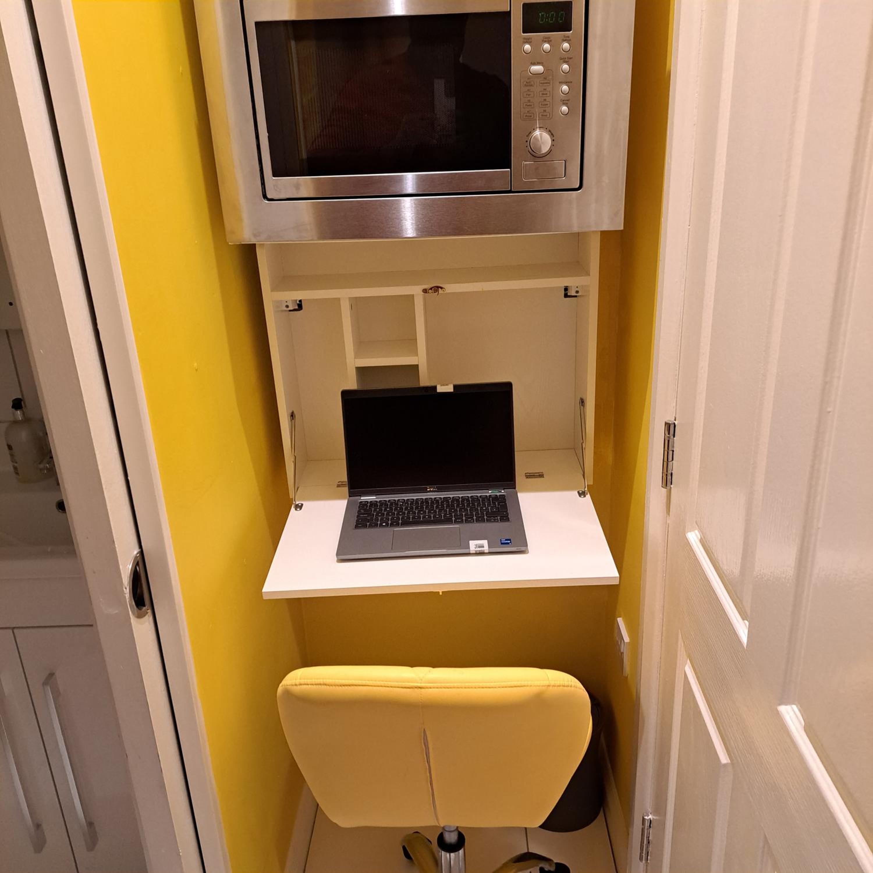 Lovely and Modern Groundfloor 1 Single Bedroom Condo with Netflix, Tea/Coffee/Biscuits view 3