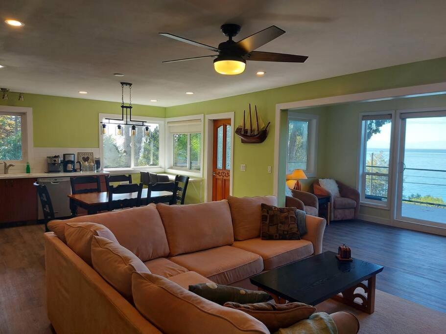 Relaxing 3bdr 2bth Home with Gorgeous View