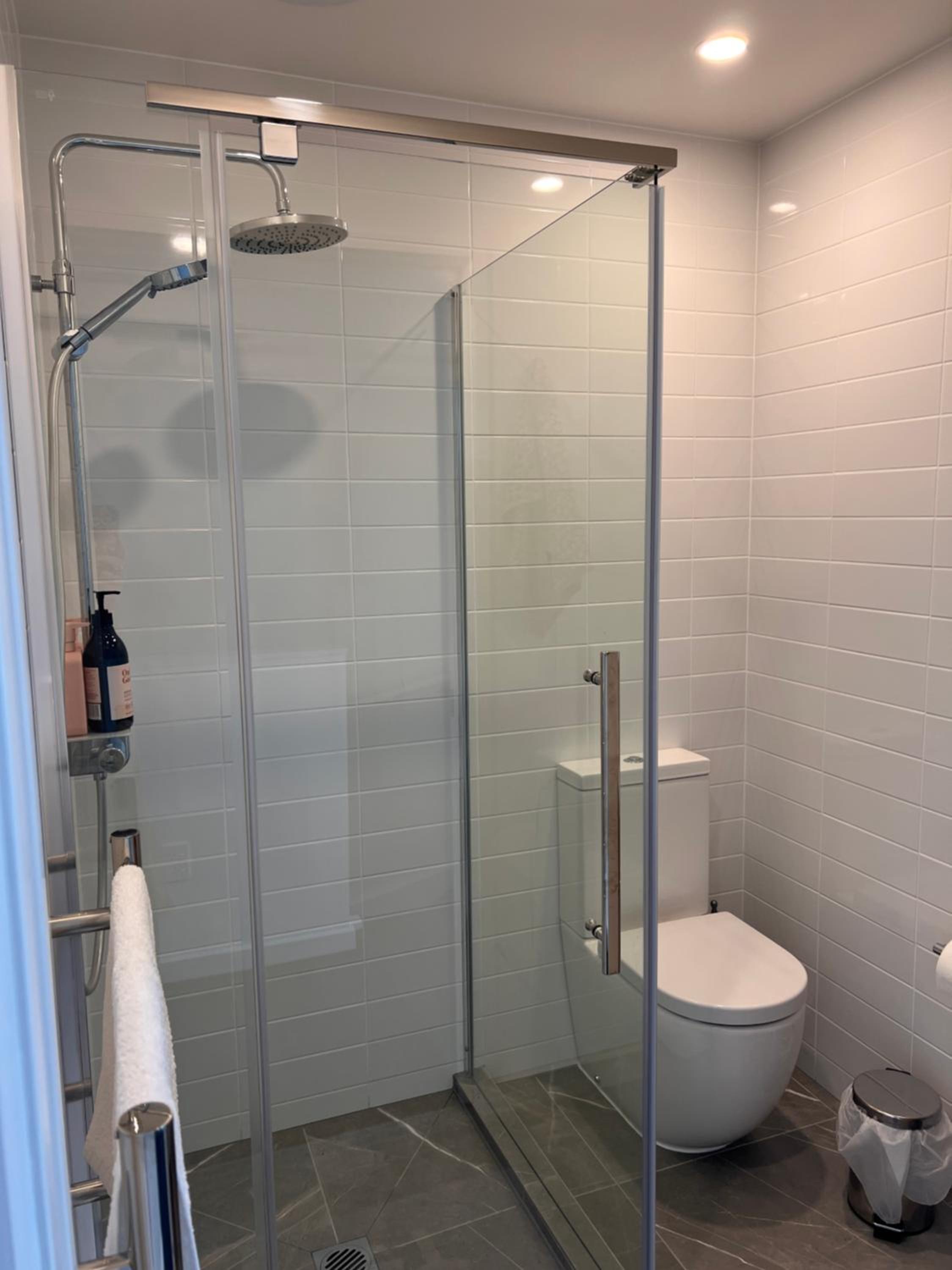 Stylish 2 bedrooms townhouse in central Wellington with a free car park