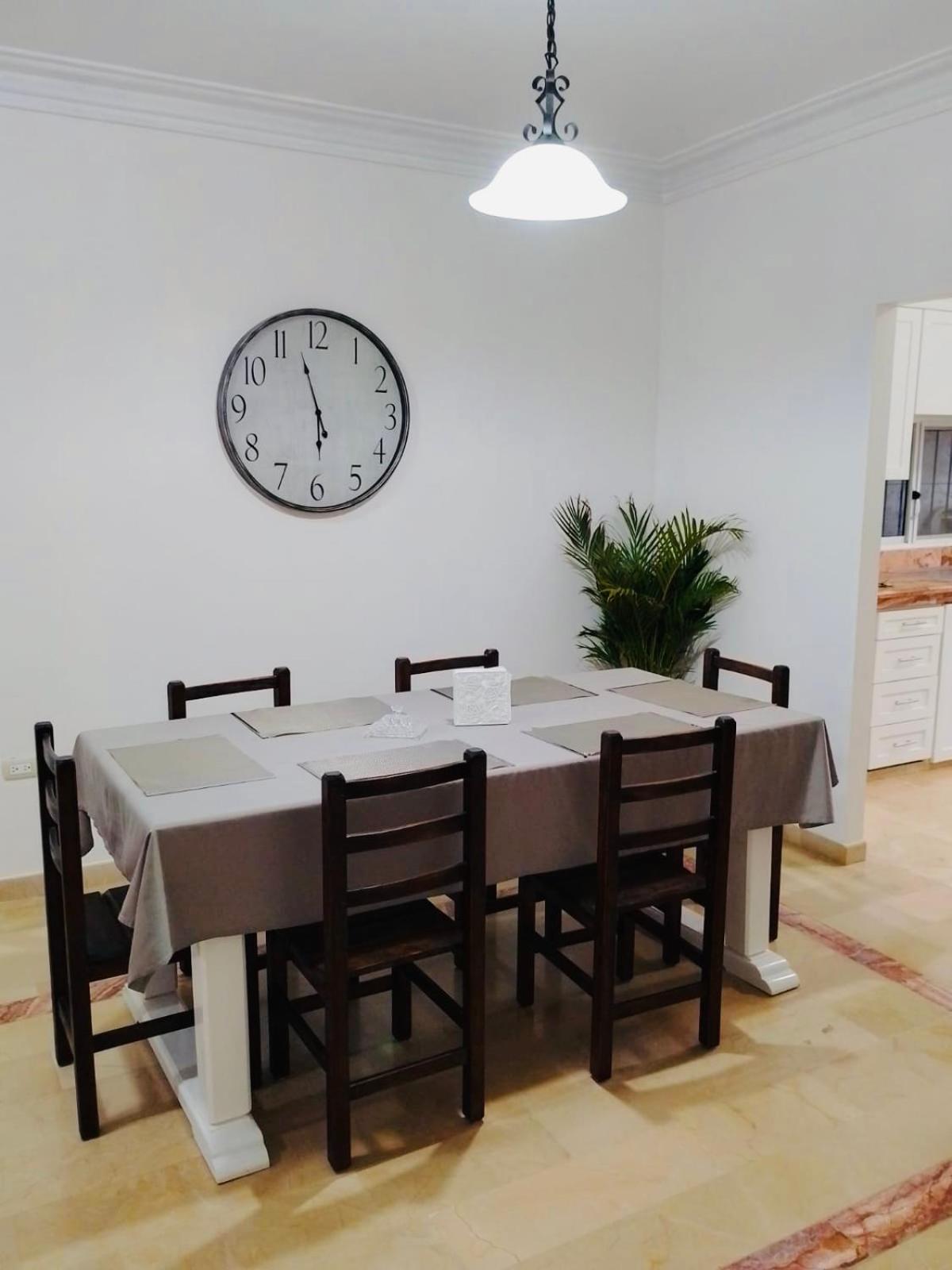 Large 2-Bedroom Apartment, close to the American Consulate view 2